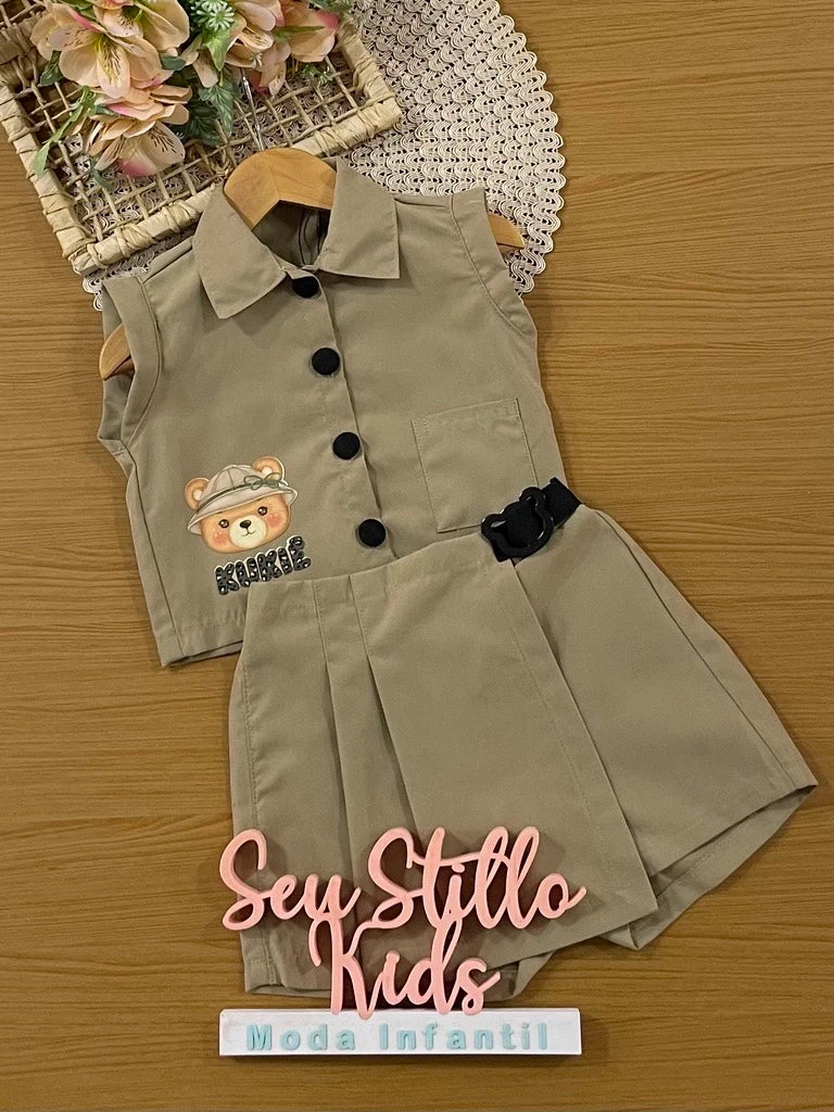 Conjunto Infantil Kukiê Inverno com Shorts Saia e Colete Bege Ursinha Safari