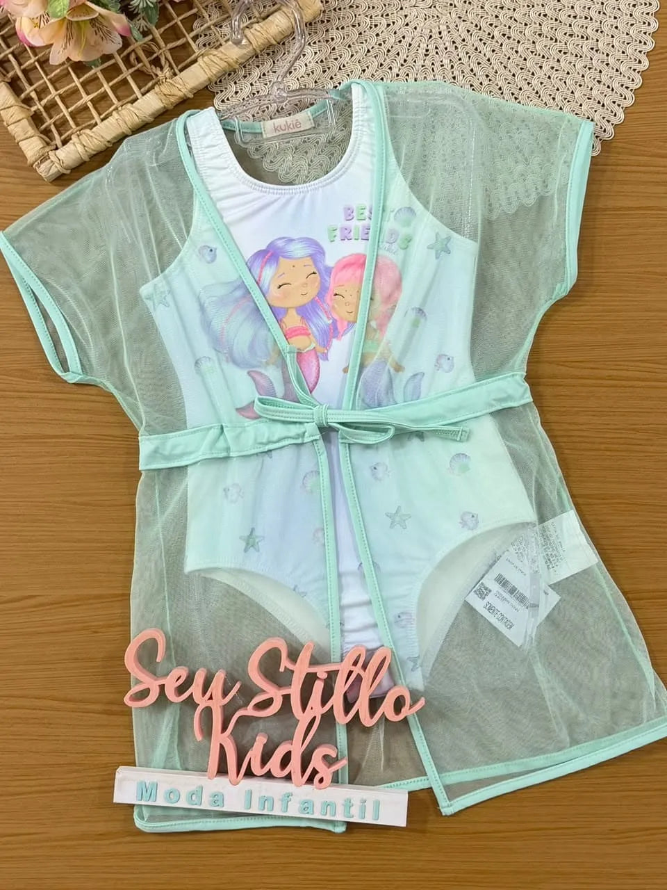 Maiô Infantil Kukiê Verde Serias Best Friends com Saida de Praia