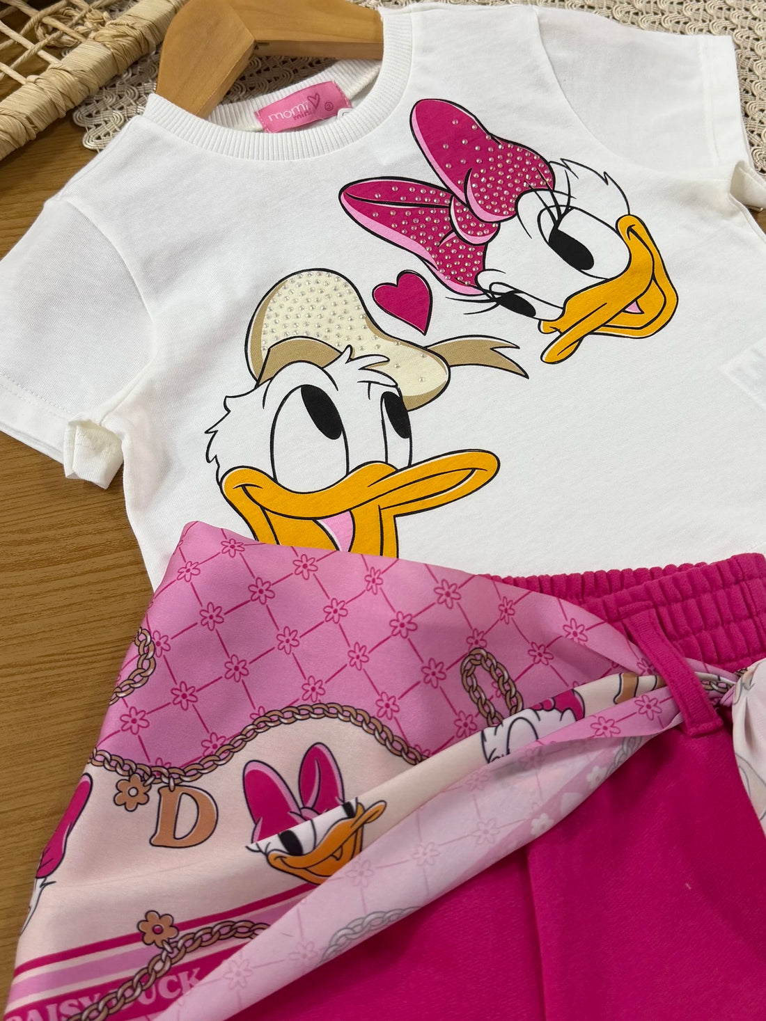 Conjunto Infantil Momi Inverni, Shorts com Lenço Rosa e Blusa Manga Curta Daisy e Donald Disney