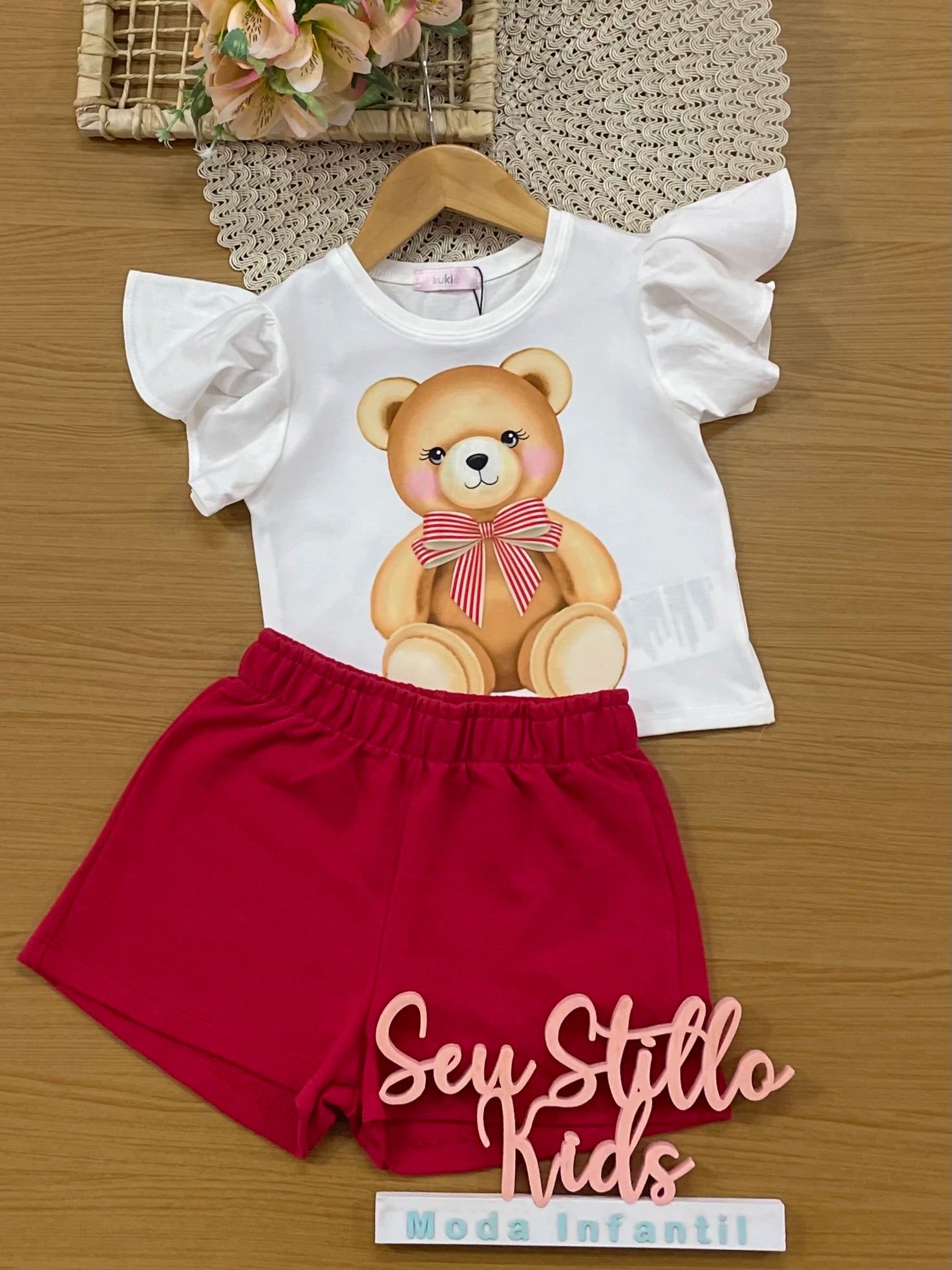 Conjunto Infantil Kukiê com Shorts Vermelho e Blusa Manga Curta Ursinho