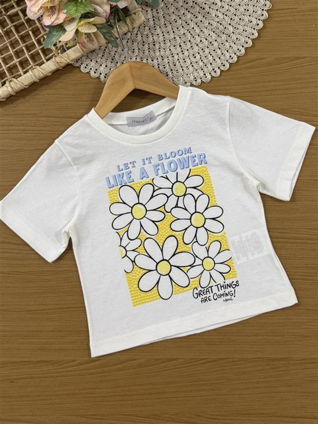Conjunto Infantil Momi Verão com Shorts Saia Amarelo e Blusa Branca Floral