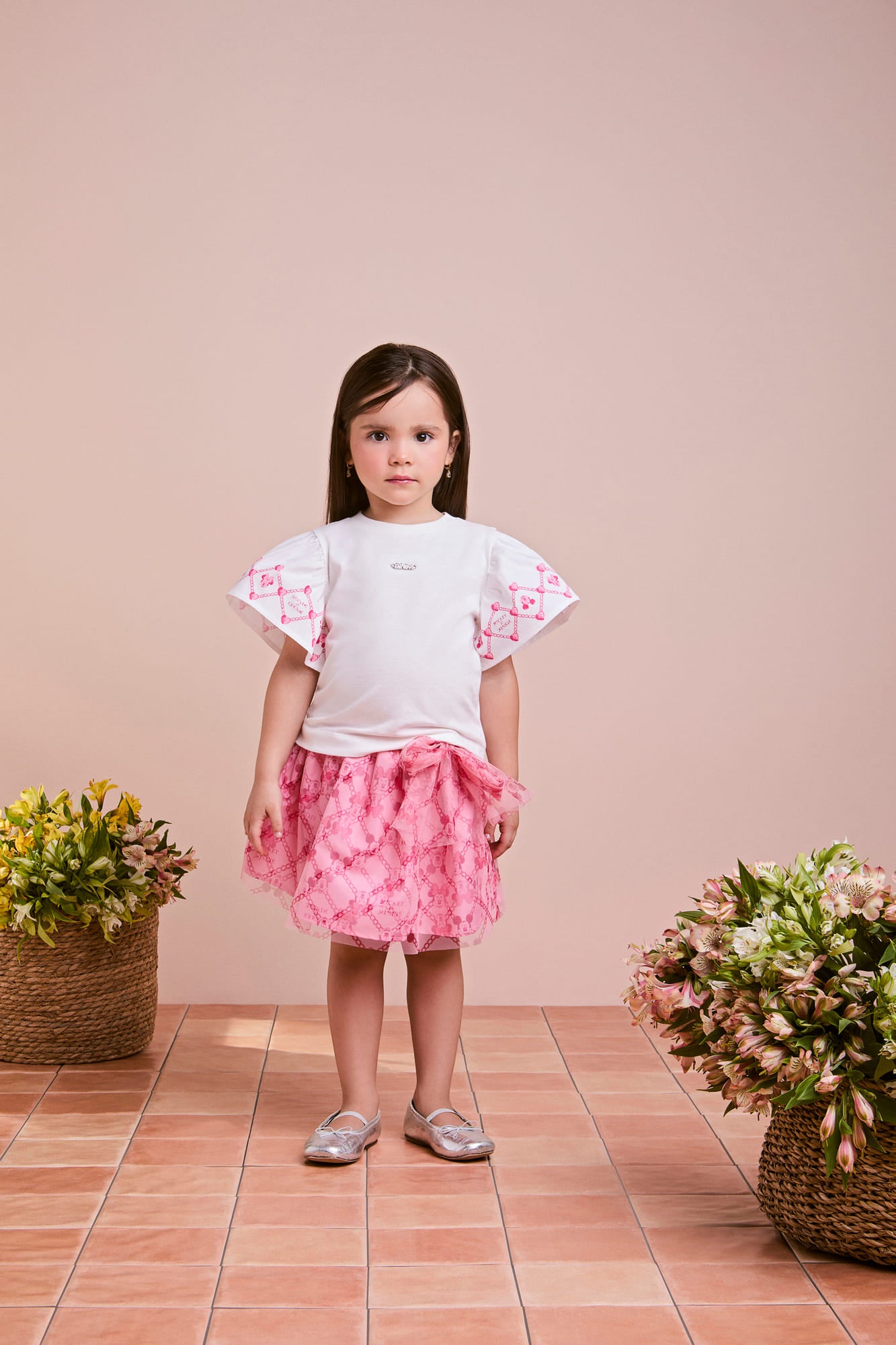 Conjunto Infantil Animê Verão com Saia Rosa em Tule e Blusa Branca Minnie Corações Disney