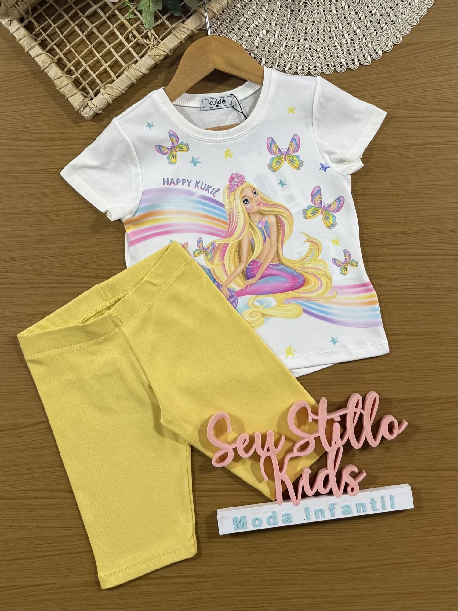 Conjunto Infantil Kukiê com Shorts Ciclista Amarelo e Blusa Manga Curta Sereia