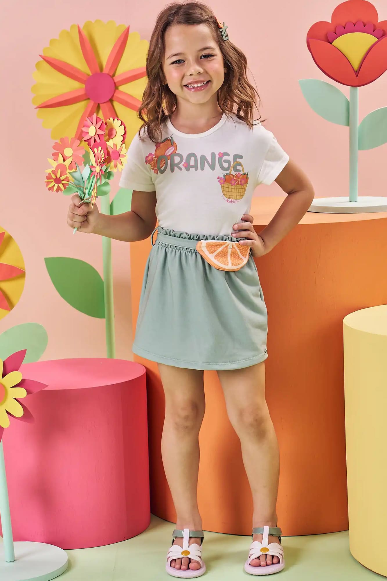 Conjunto Infantil Kukiê Verão com Short Saia com bolsinha e Blusa Branca Laranjinha