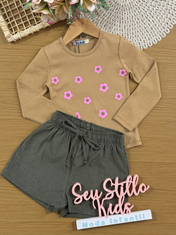 Conjunto Infantil Kukiê Inverno com Shorts Verde e Blusa Manga Longa Marrom Floral