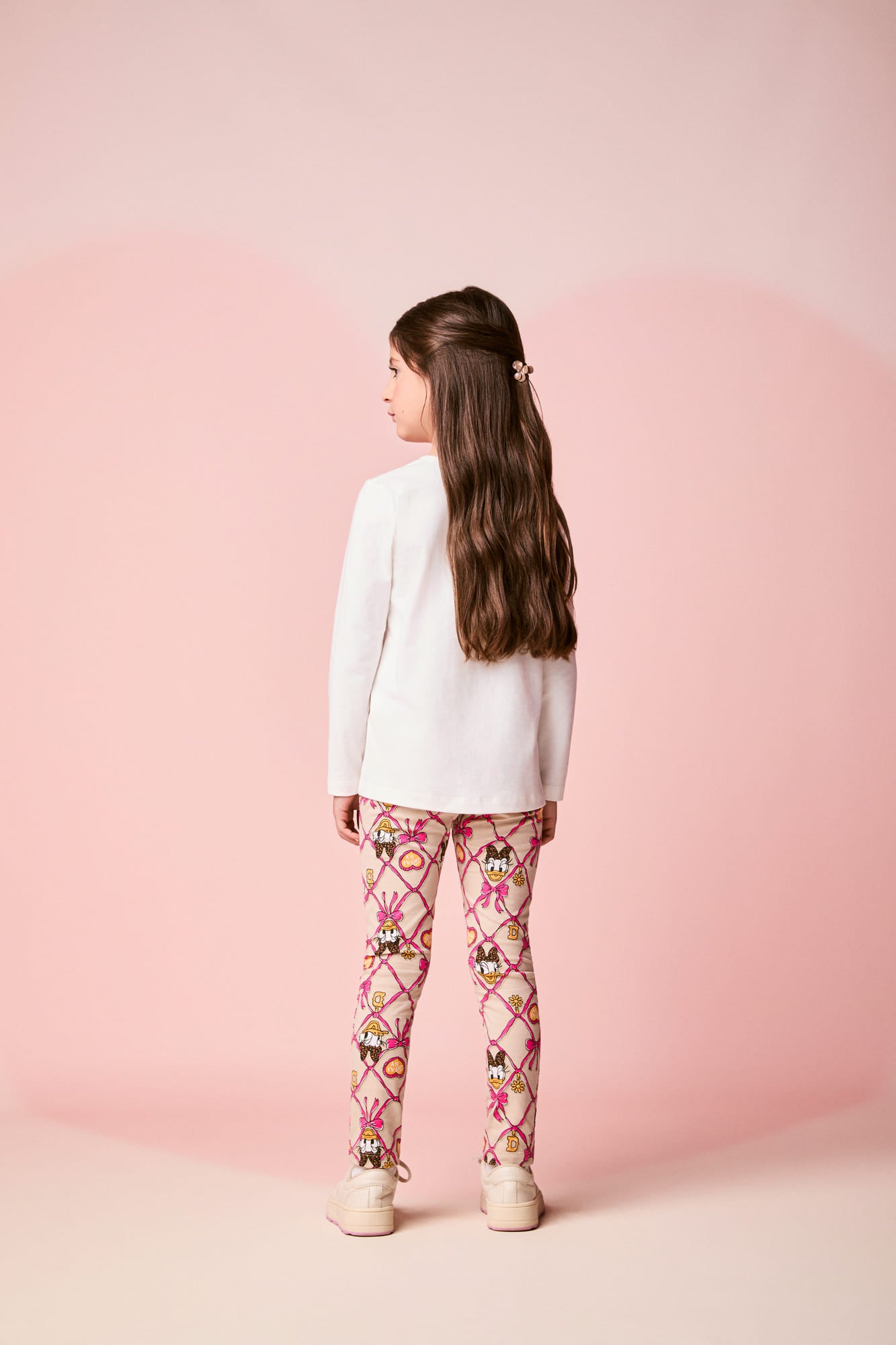 Conjunto Infantil Momi Inverno com Calça Bege e Blusa Branca Daisy Fotógrafa Disney