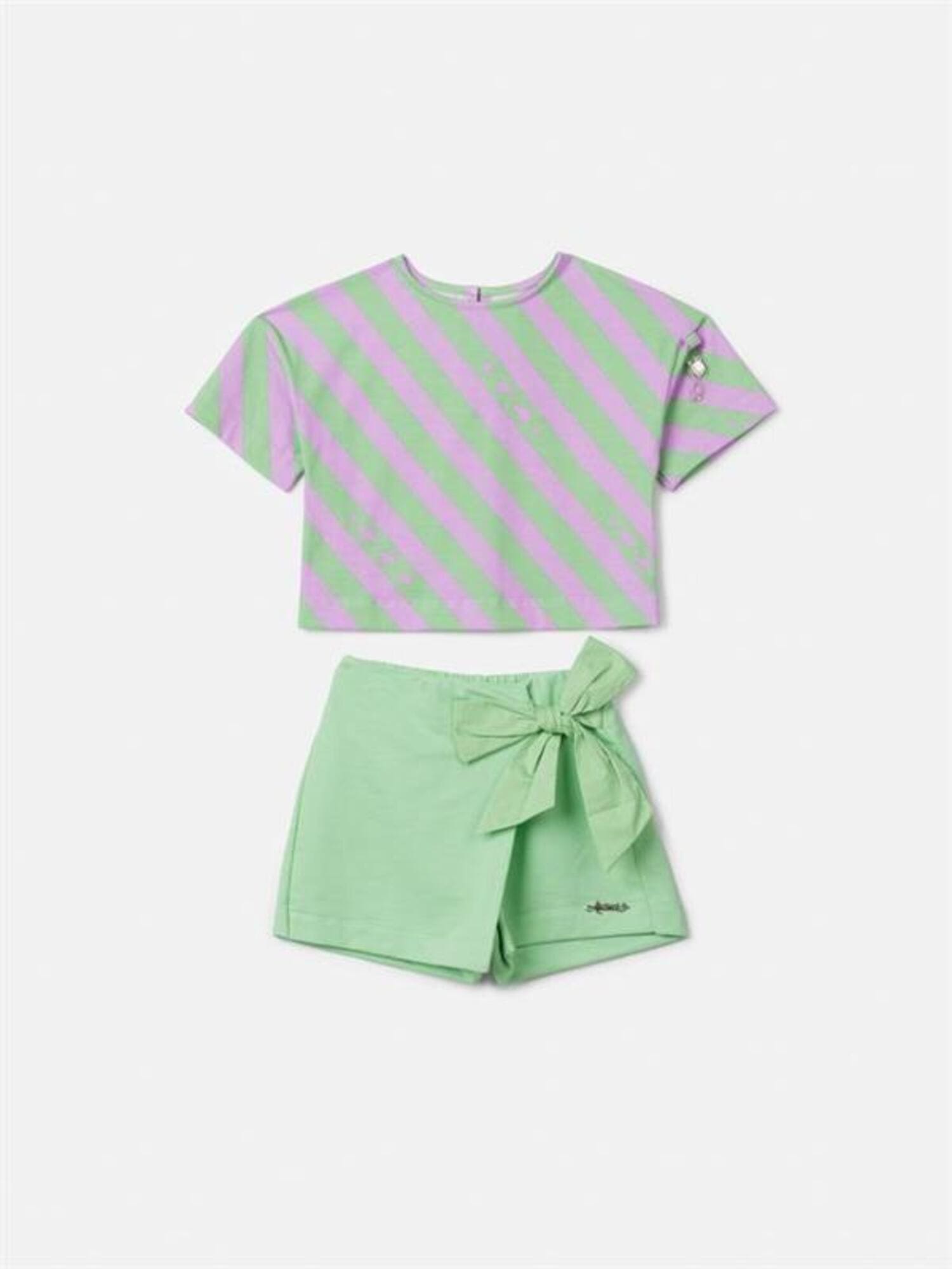 Conjunto Infantil Animê com Shorts Verde e Blusa Listrada