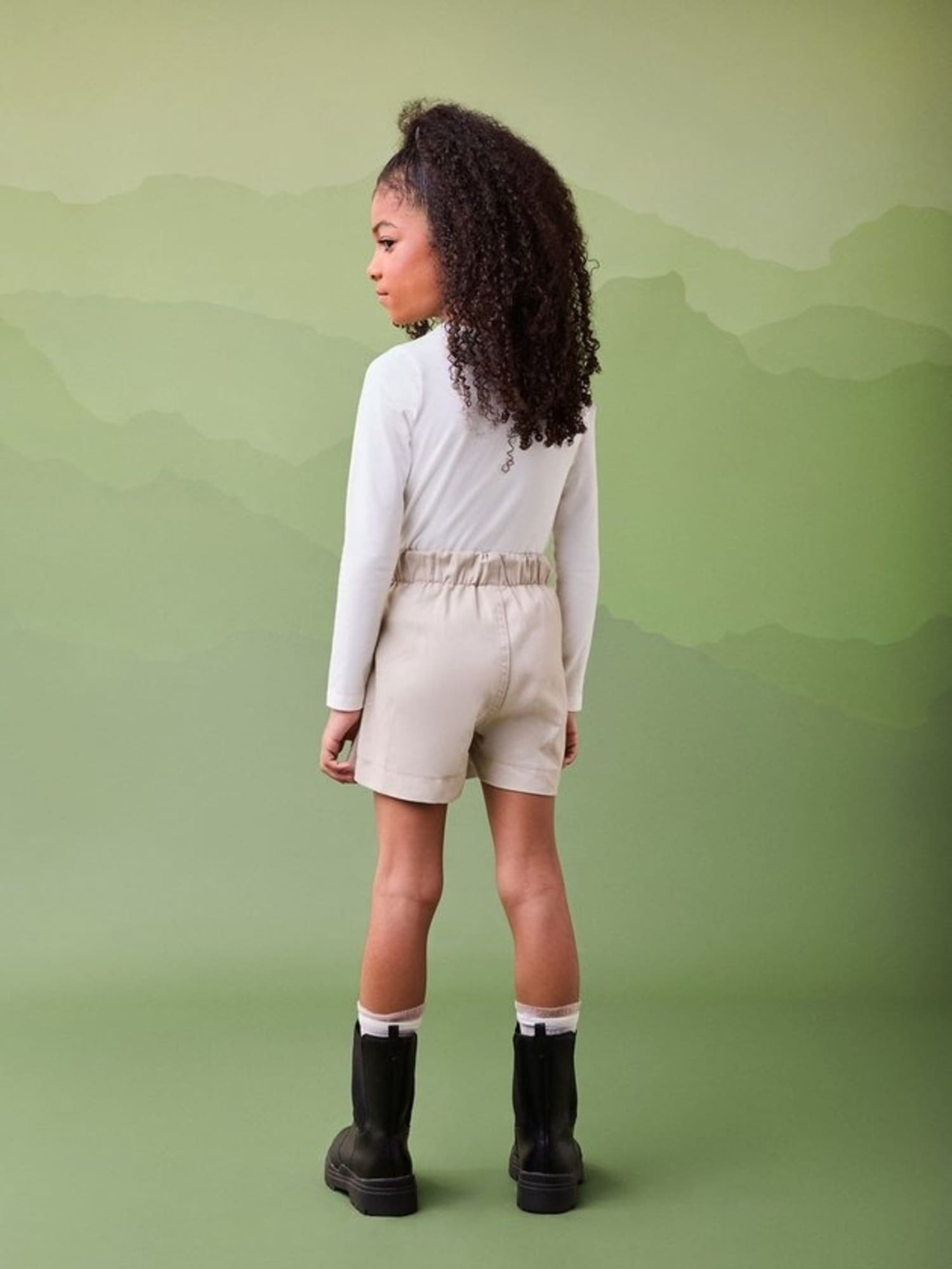 Conjunto Infantil Momi Inverno com Shorts Saia Bege e Blusa Manga Longa Branca Dream