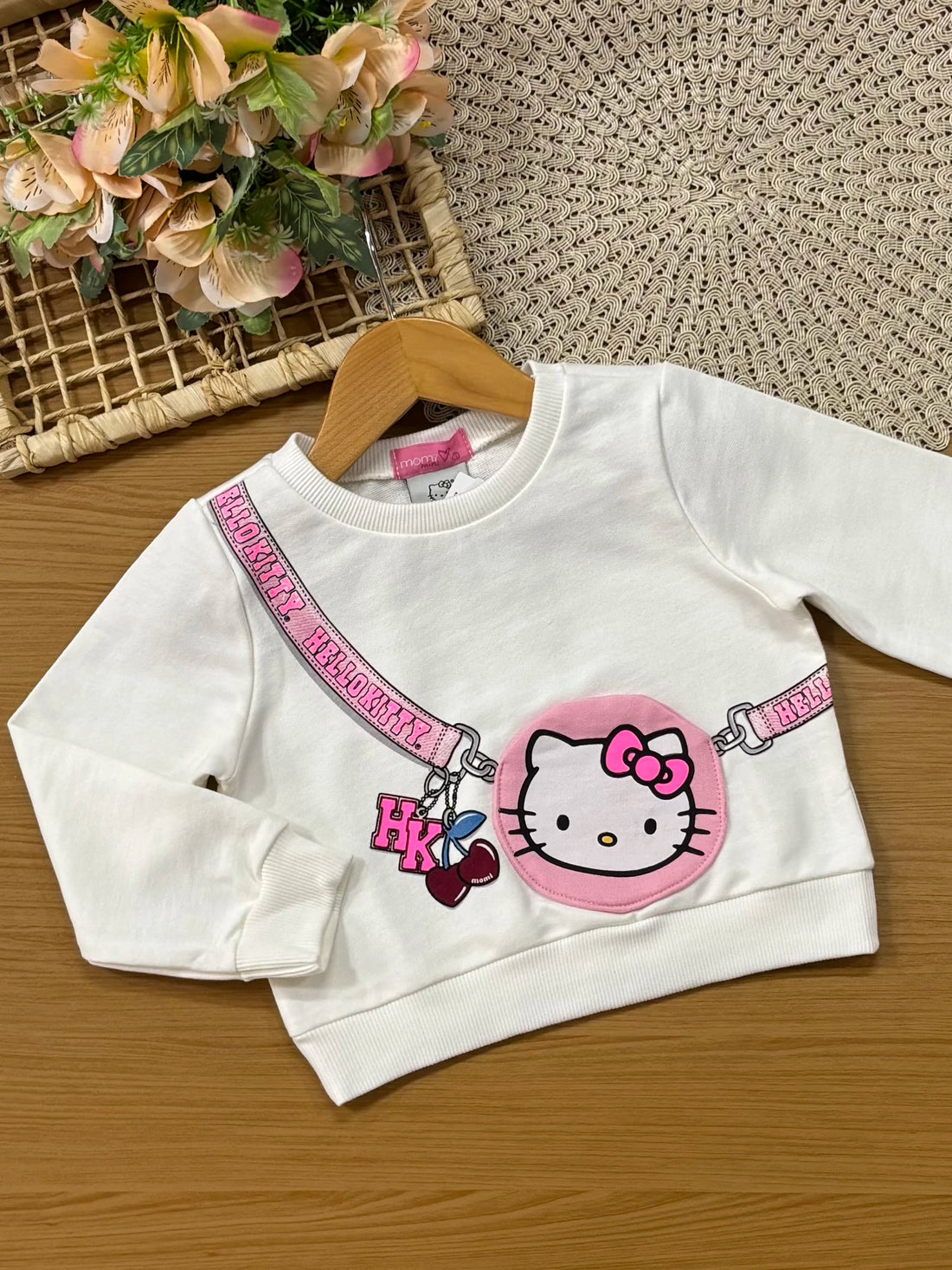 Conjunto Infantil Momi Inverno com Shorts Saia Rosa e Moletom sem Flanela Bolsinha Hello Kitty 3D