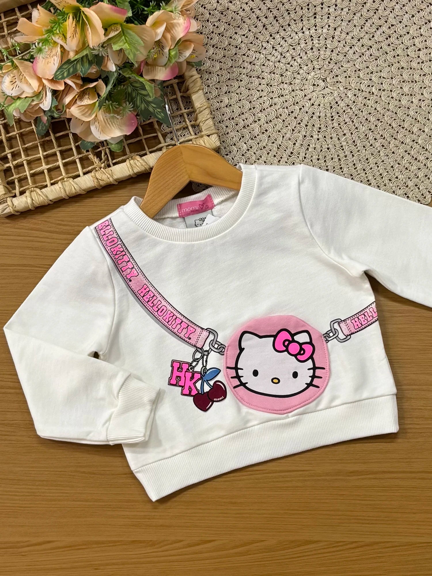 Conjunto Infantil Momi Inverno com Shorts Saia Rosa e Moletom sem Flanela Bolsinha Hello Kitty 3D