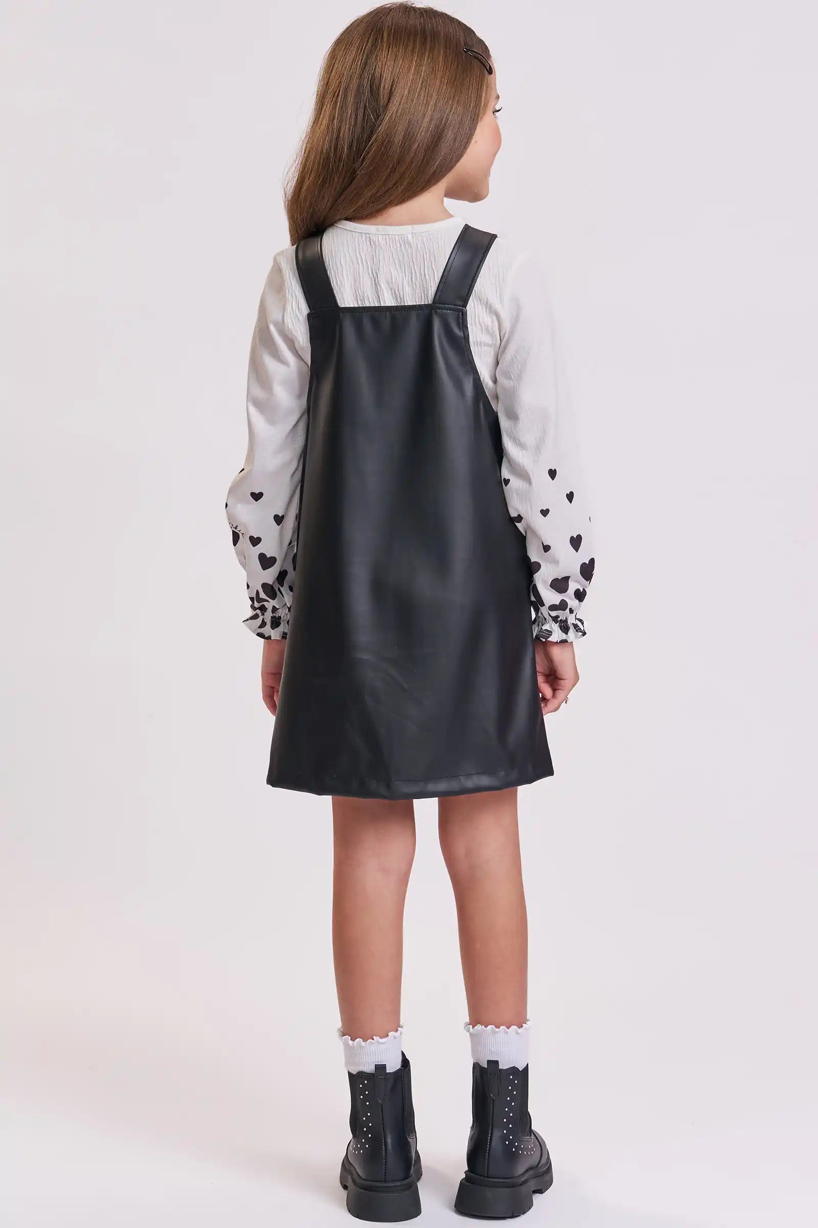 Salopete Infantil Kukiê Inverno Preta com Blusa Branca Corações