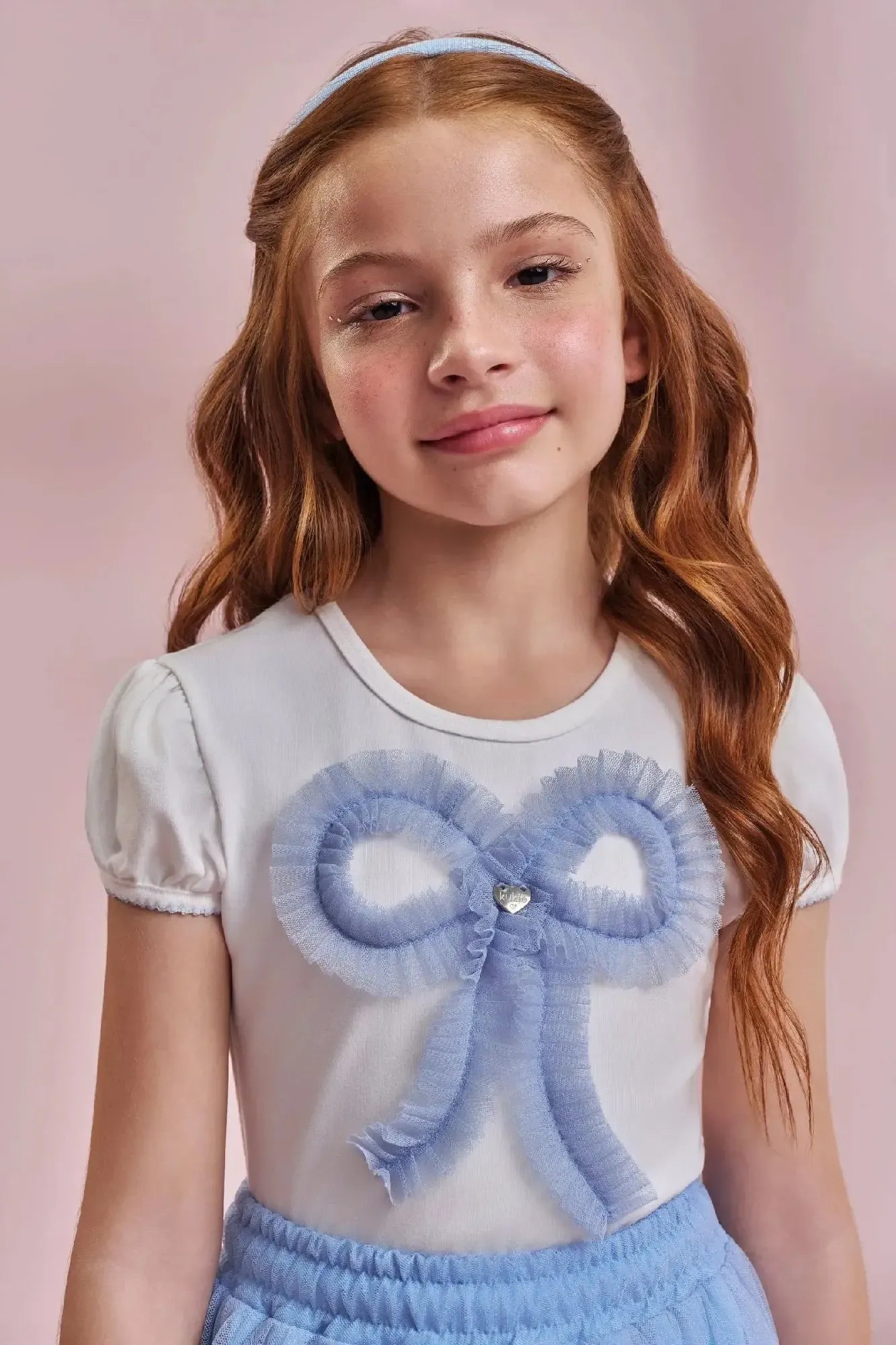 Conjunto Infantil Menina Kukiê com Saia em Tule e Blusa Branca Lacinho Azul