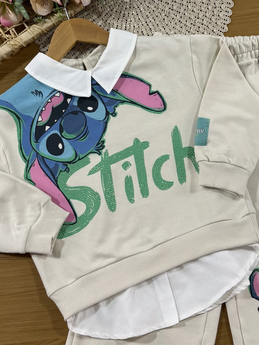 Conjunto Infantil Animê Inverno com Calça e Moletom sem Flanela Bege Stitch Disney