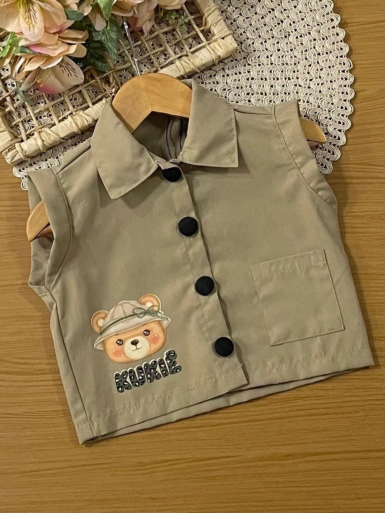 Conjunto Infantil Kukiê Inverno com Shorts Saia e Colete Bege Ursinha Safari