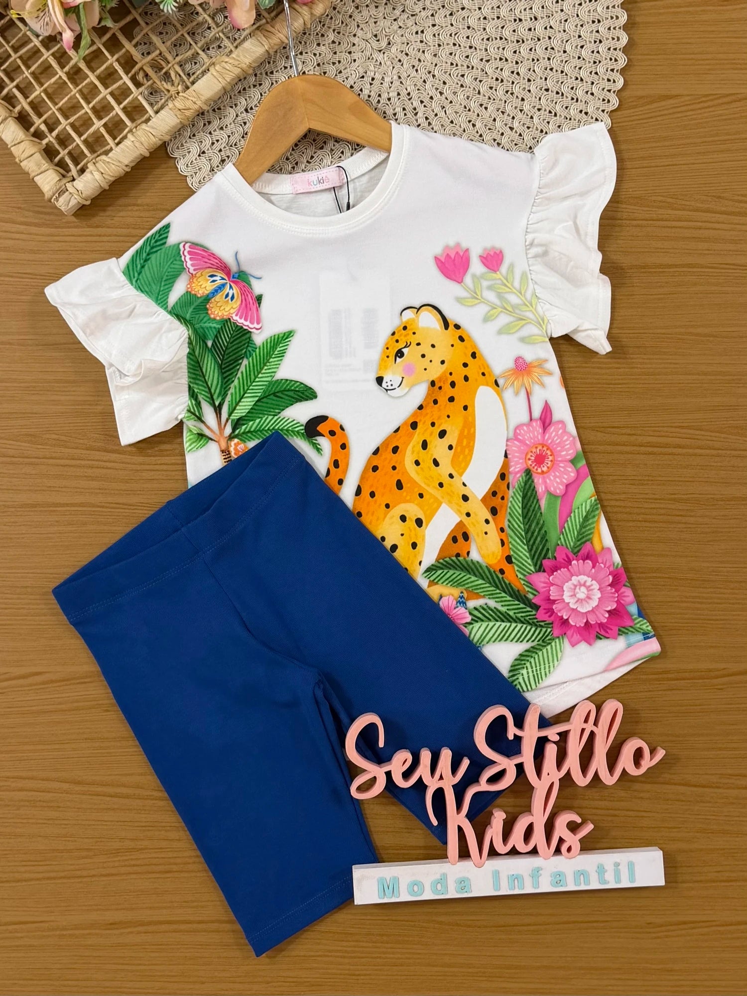 Conjunto Infantil Kukiê com Shorts Ciclista Azul e Blusa Oncinha
