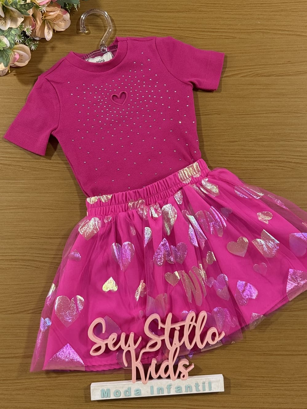 Conjunto Infantil Animê Verão Saia Rosa Tule Coração e Blusa Brilho