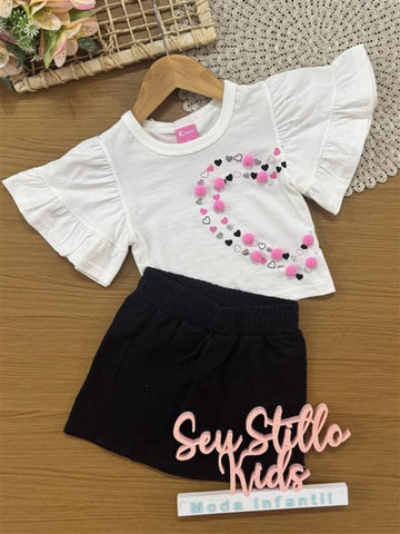 Conjunto Infantil Cinti Verão com Shorts Saia Preto e Blusa Branca Coração Pompon