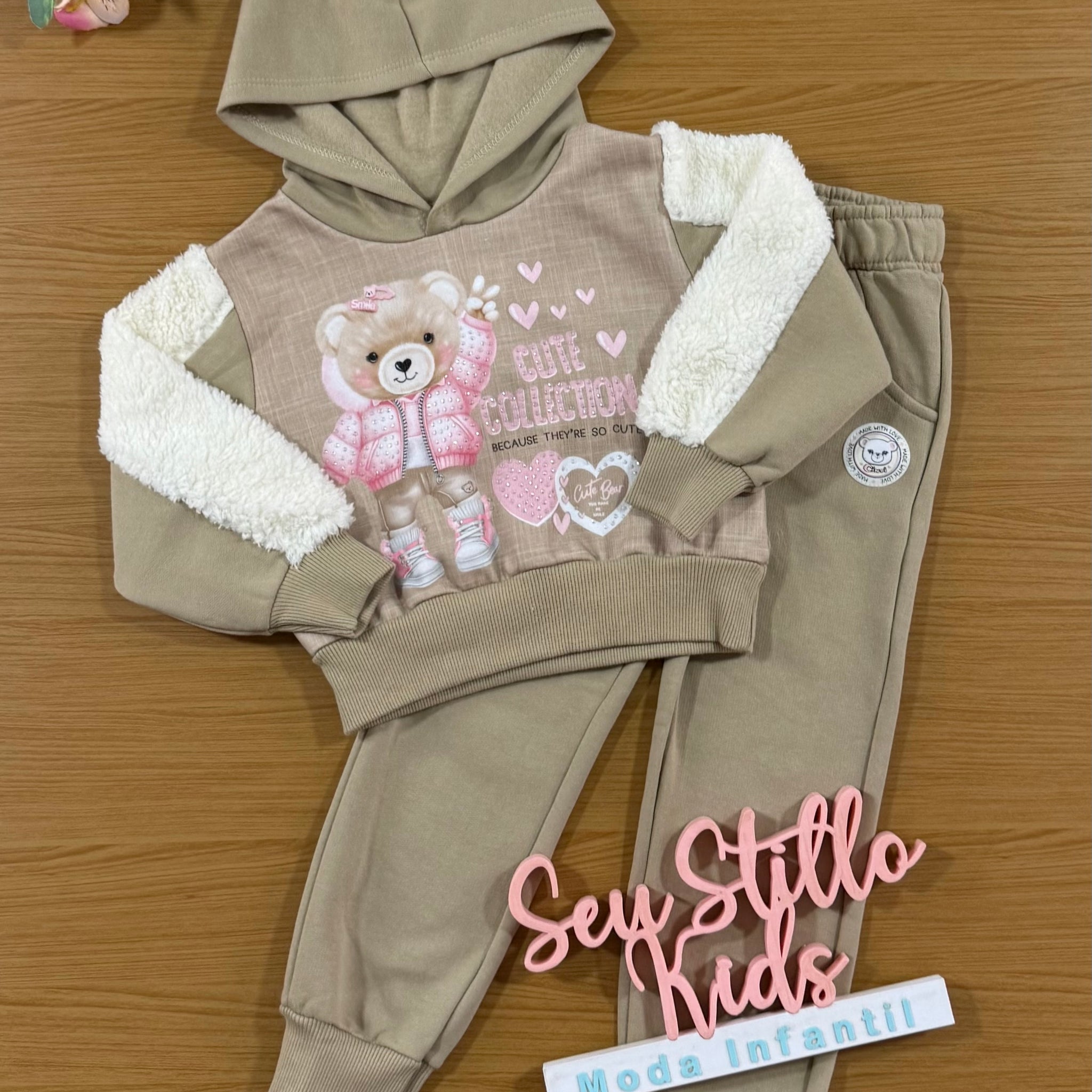 Conjunto Infantil Cinti Inverno Calça e Moletom Flanelado Bege Ursinha com Strass
