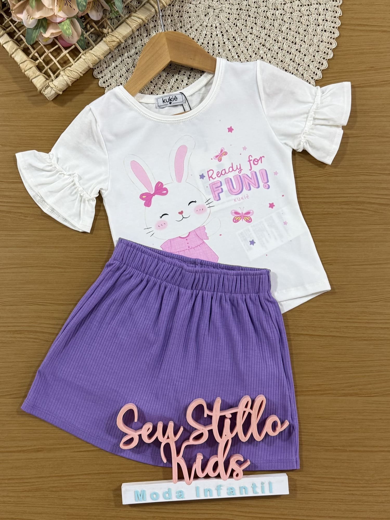 Conjunto Infantil Kukiê com Shorts Saia Lilás e Blusa Manga Curta Coelhinha