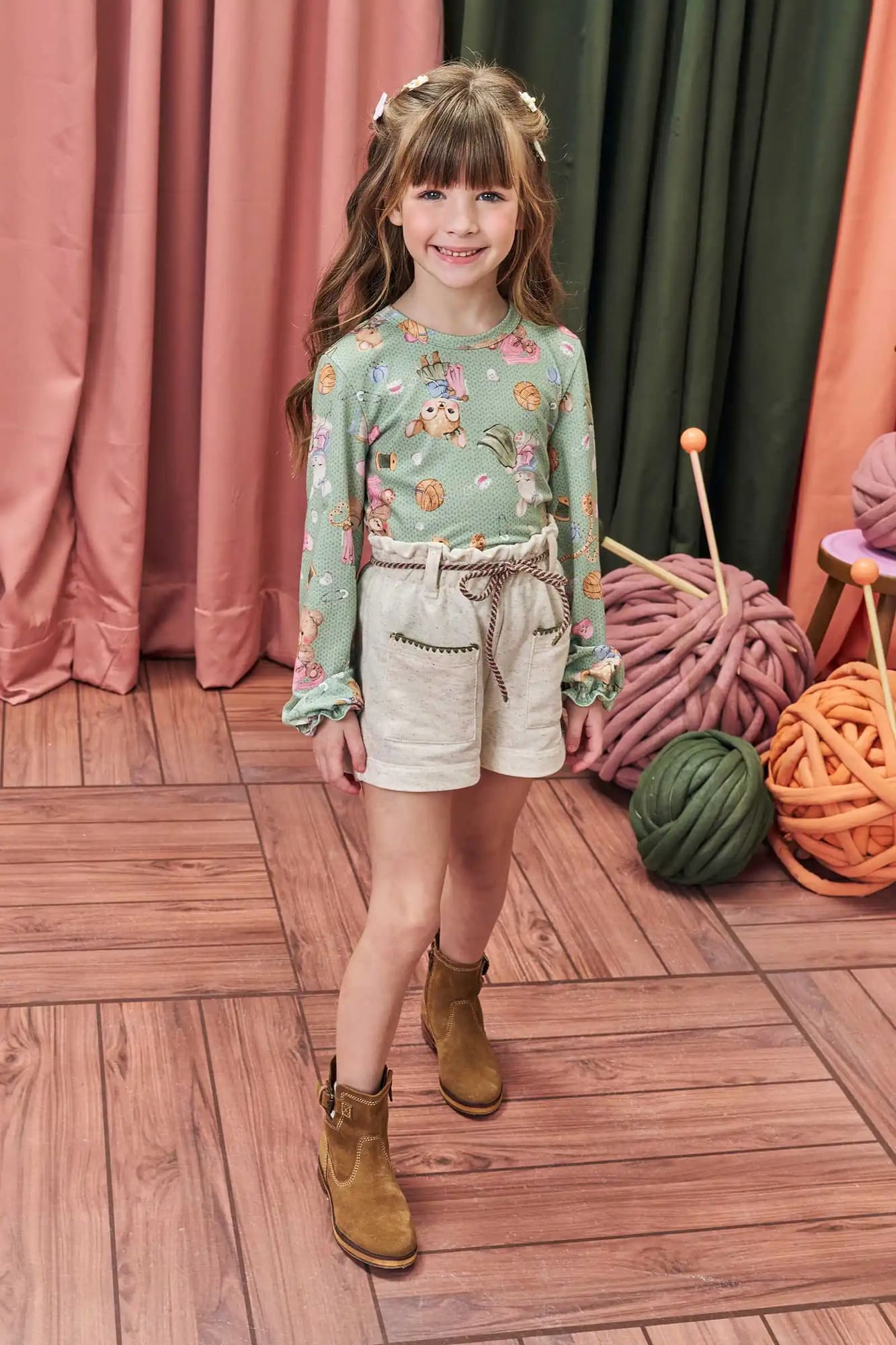 Conjunto Infantil Kukiê Alecrim Inverno com Shorts Off White e Blusa Verde Animais