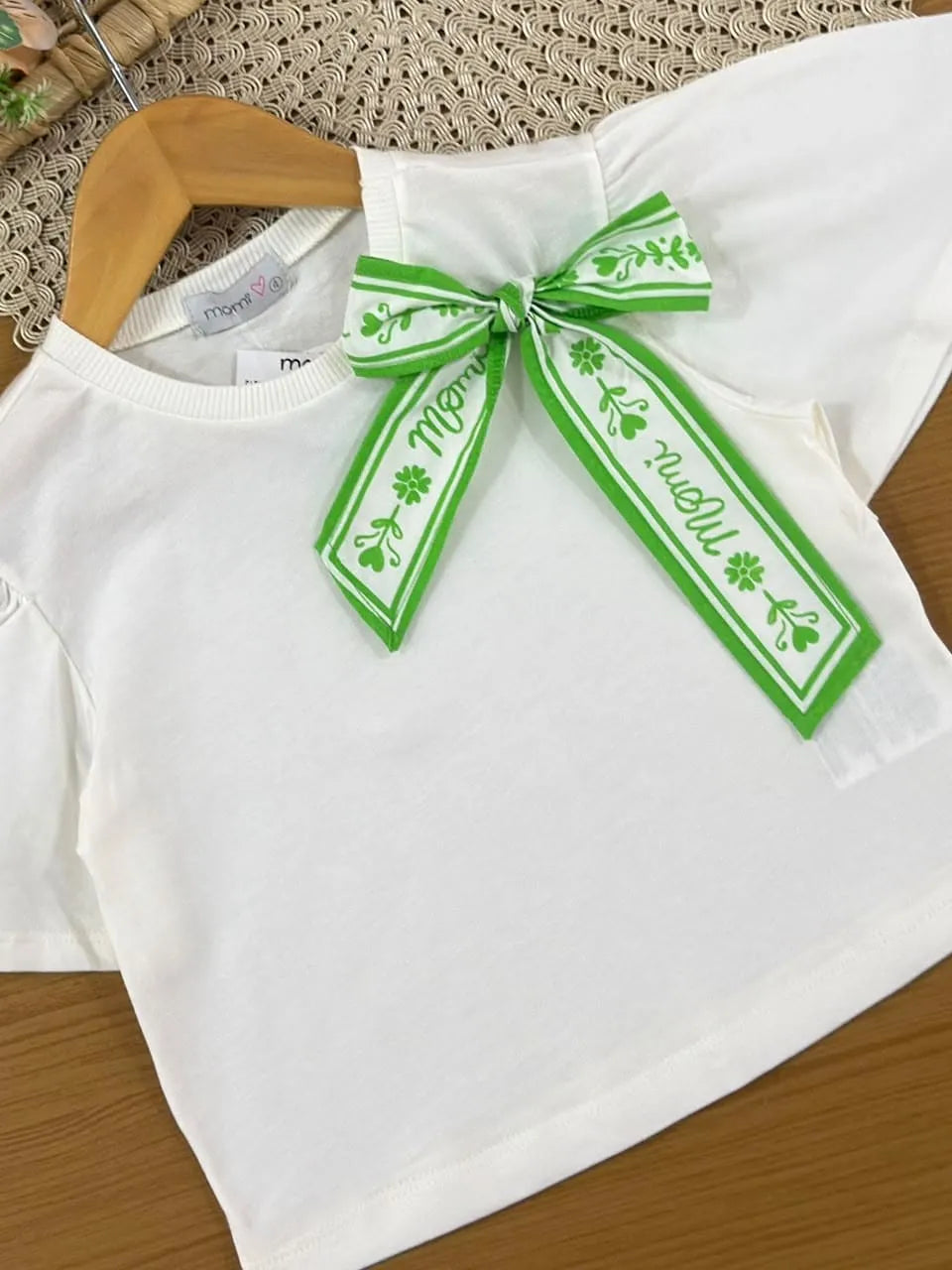 Conjunto Infantil Menina Momi Saia Verde Laise e Blusa Lacinho
