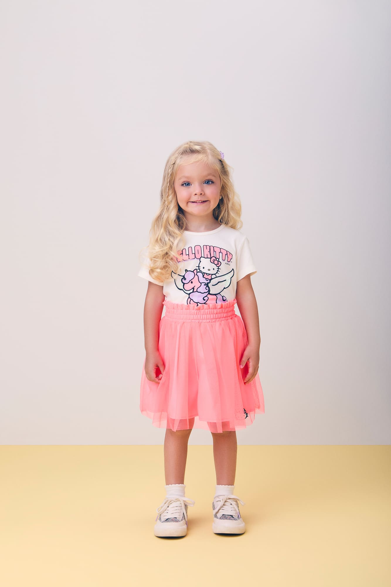 Conjunto Infantil Momi Verão com Saia Rosa em Tule e Blusa Branca Hello Kitty Unicórnio