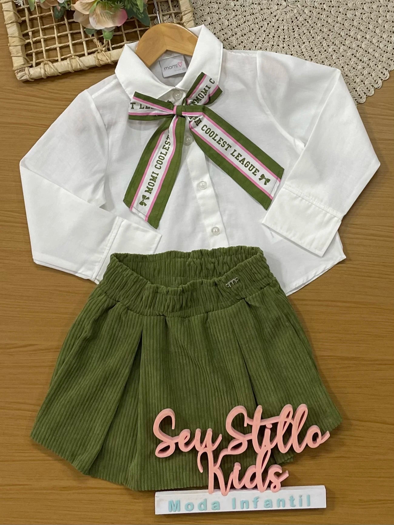 Conjunto Infantil Momi Inverno com Shorts Saia Verde e Blusa Manga Longa Lacinho