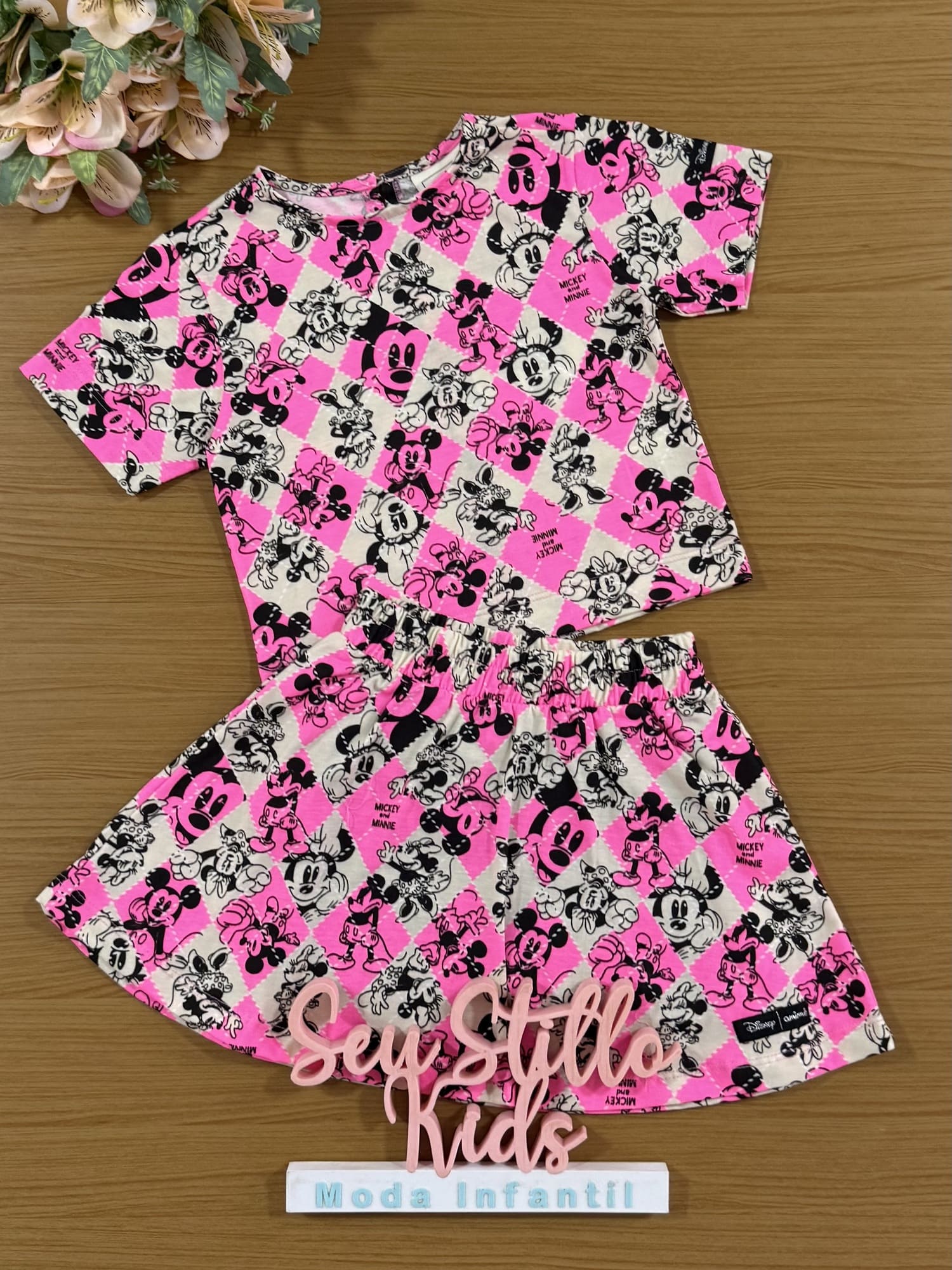 Conjunto Infantil Animê com Saia e Blusa Rosa Xadrez Minnie e Mickey Disney
