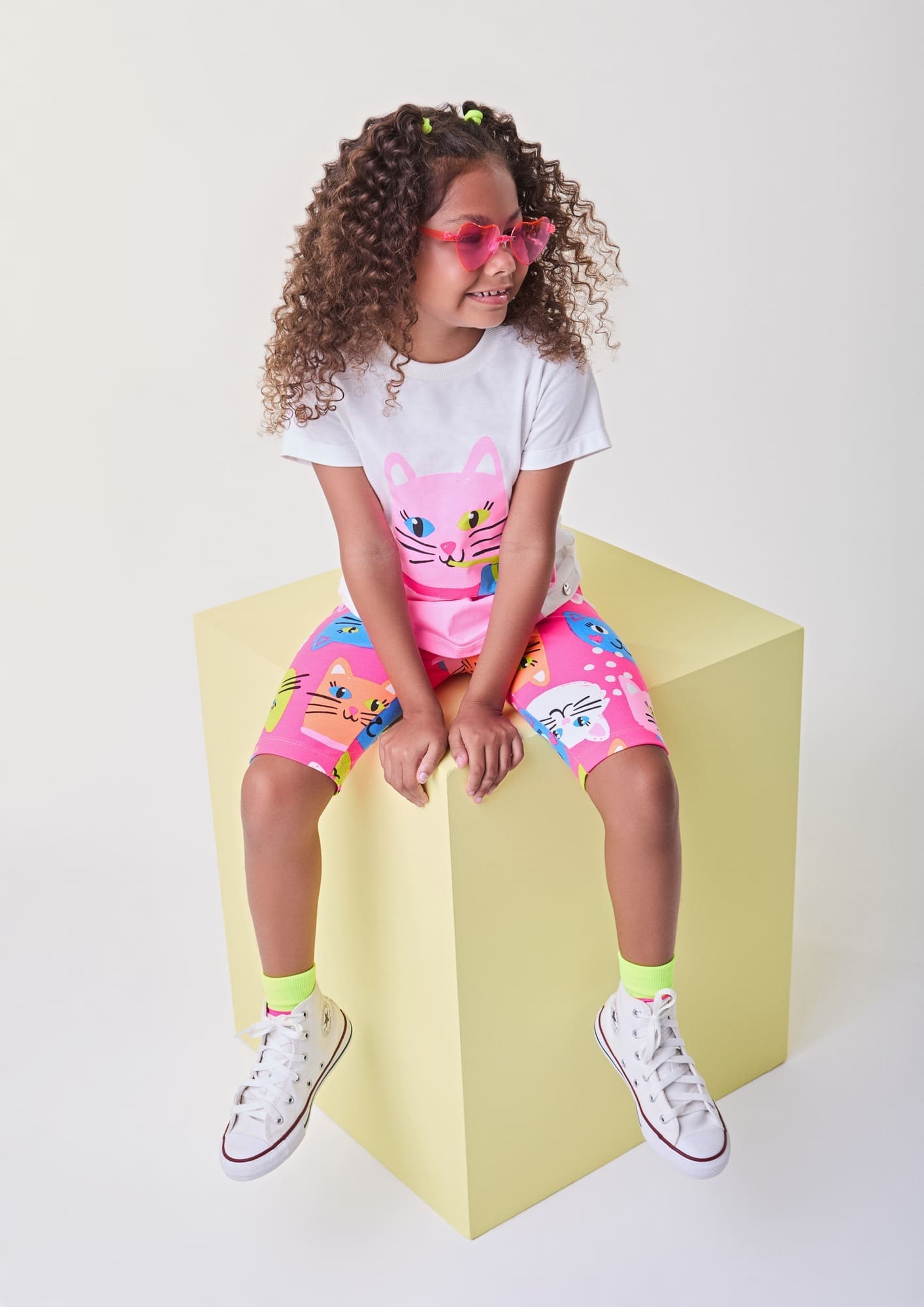Conjunto Infantil Bimbi Verão com Shorts Ciclista Rosa e Blusa Branca Gatinha