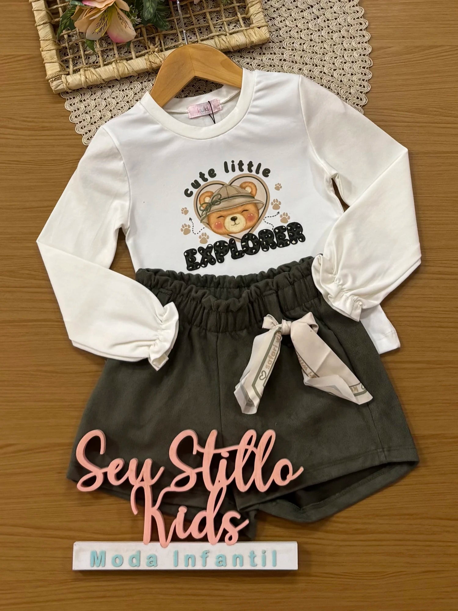 Conjunto Infantil Kukiê Inverno com Shorts Verde e Blusa Manga Longa Ursinha Explorer