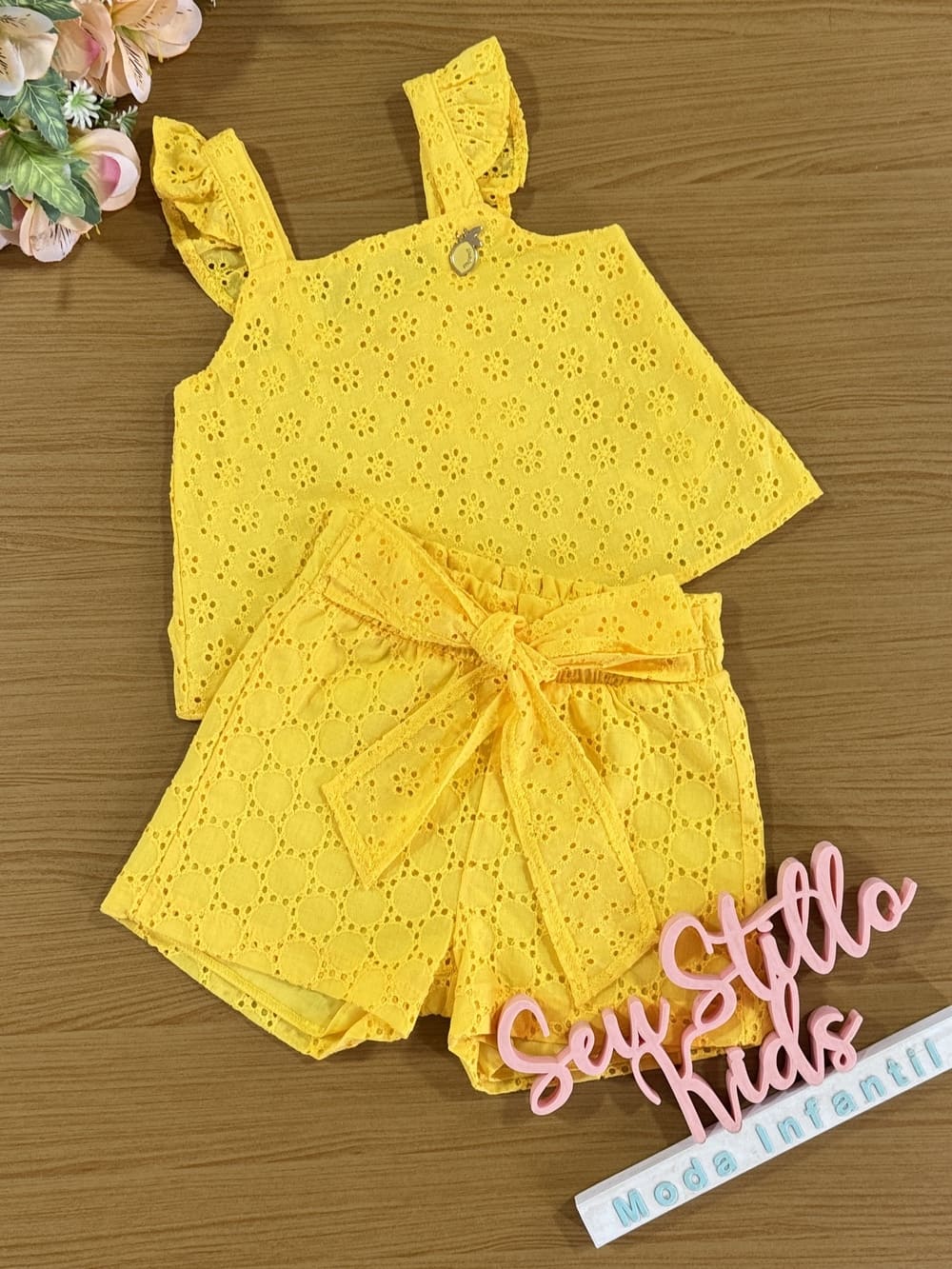 Conjunto infantil Momi Verão Shorts e Blusa Amarela Laise