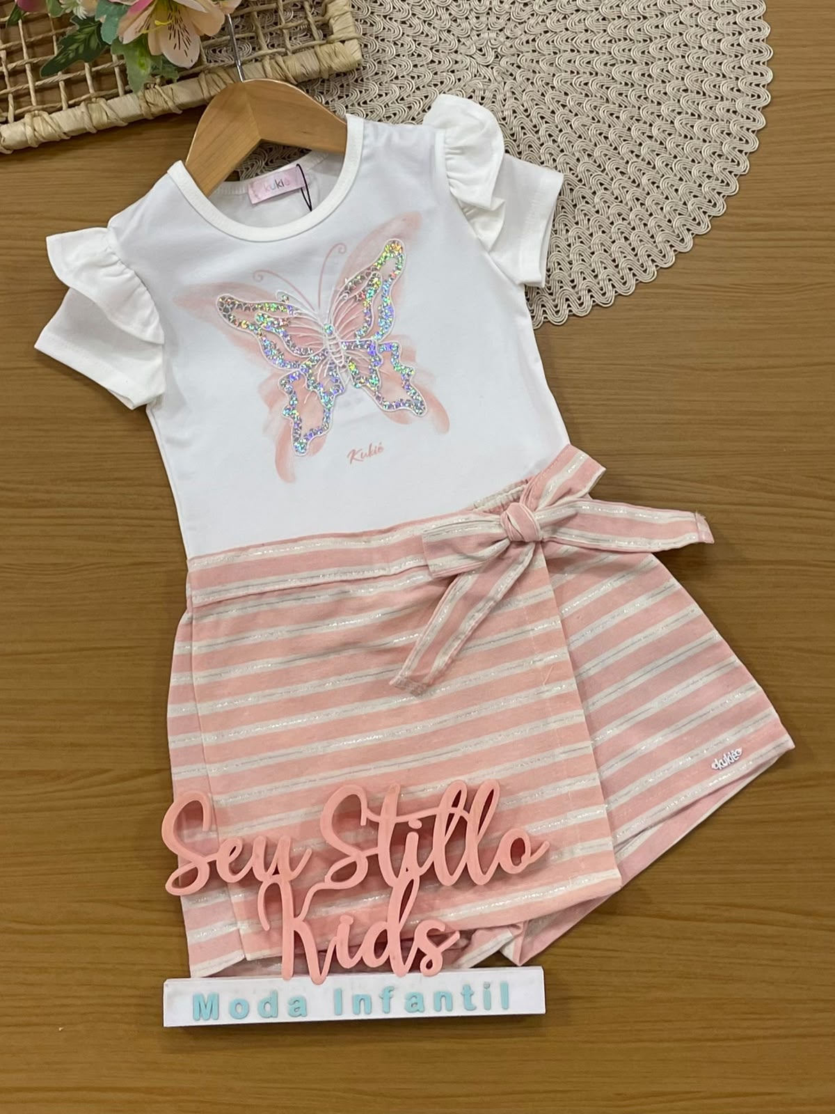 Conjunto Infantil Menina Kukiê com Shorts Saia Listrado e Blusa Branca Borboletinha