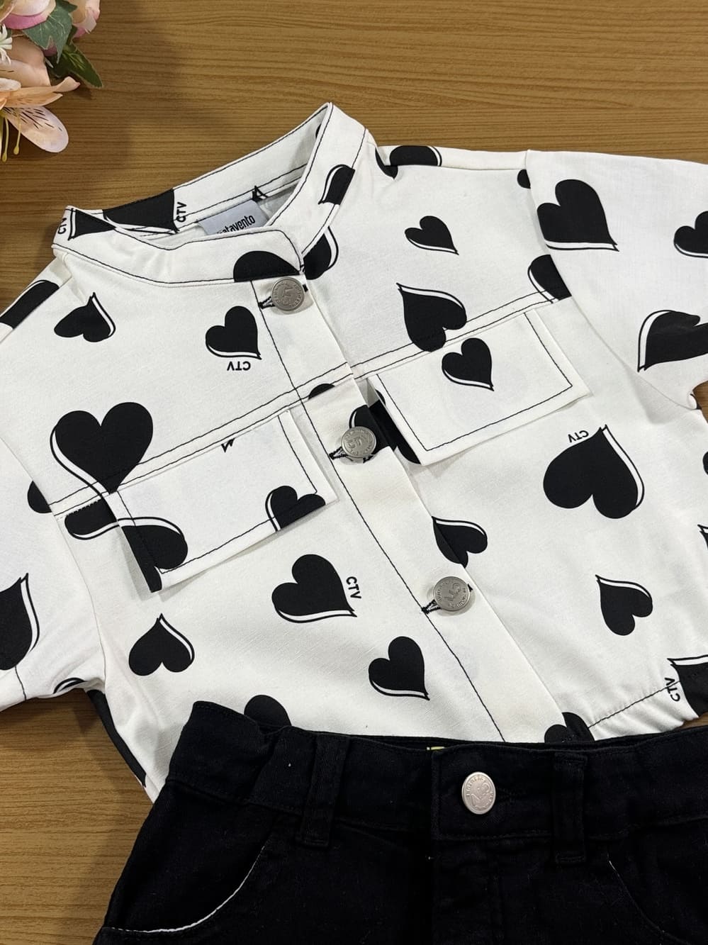 Conjunto Infantil Catavento Verão Shorts Preto e Camisete Coração