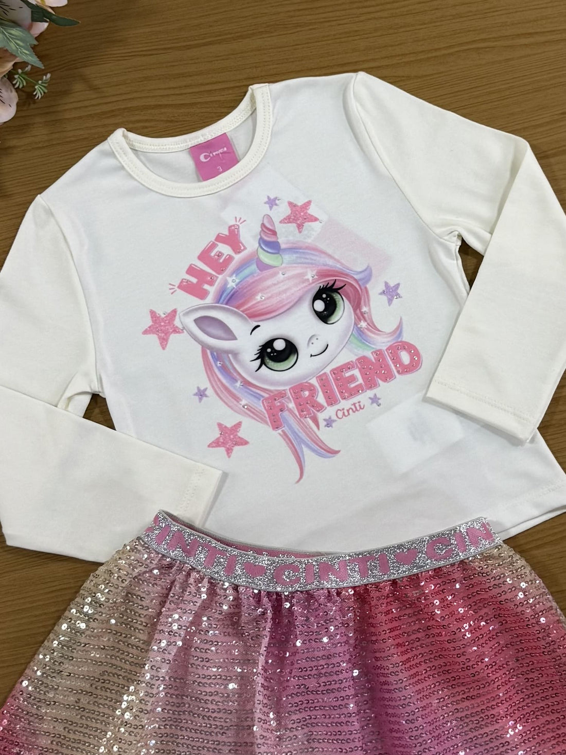 Conjunto Infantil Cinti Inverno com Short Saia Paetê e Blusa Branca Unicórnio