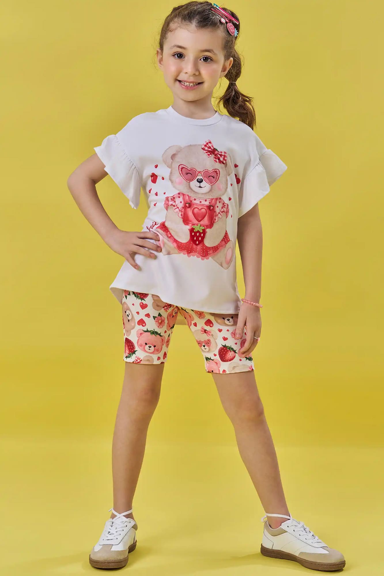 Conjunto Infantil Kukiê Verão com Shorts Ciclista e Blusa Branca Ursinha Moranguinho
