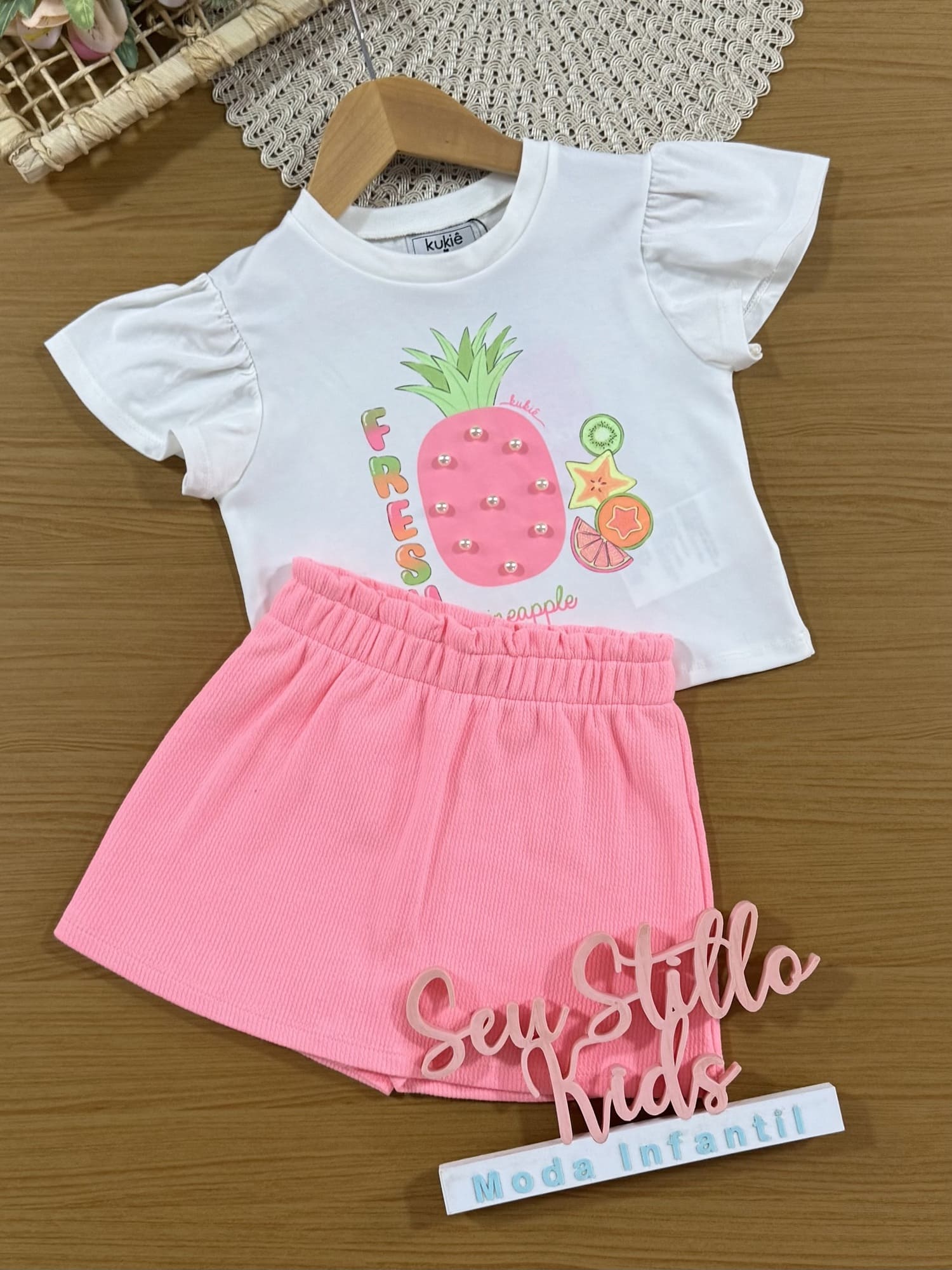 Conjunto Infantil Kukiê com Shorts Saia Rosa e Blusa Manga Curta Frutinhas