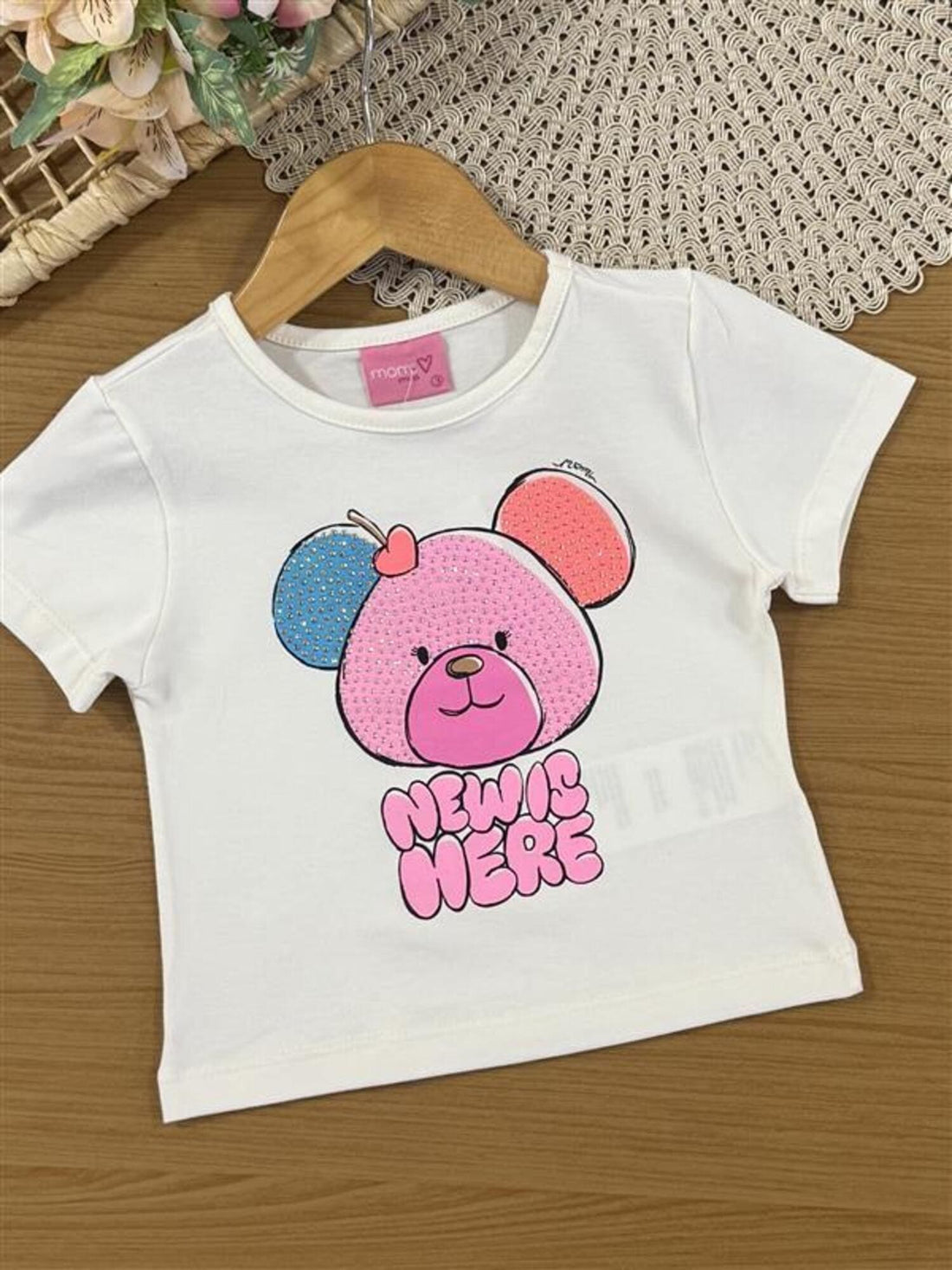 Conjunto Infantil Momi Verão com Shorts Saia Bege e Blusa Branca Ursinha com Strass