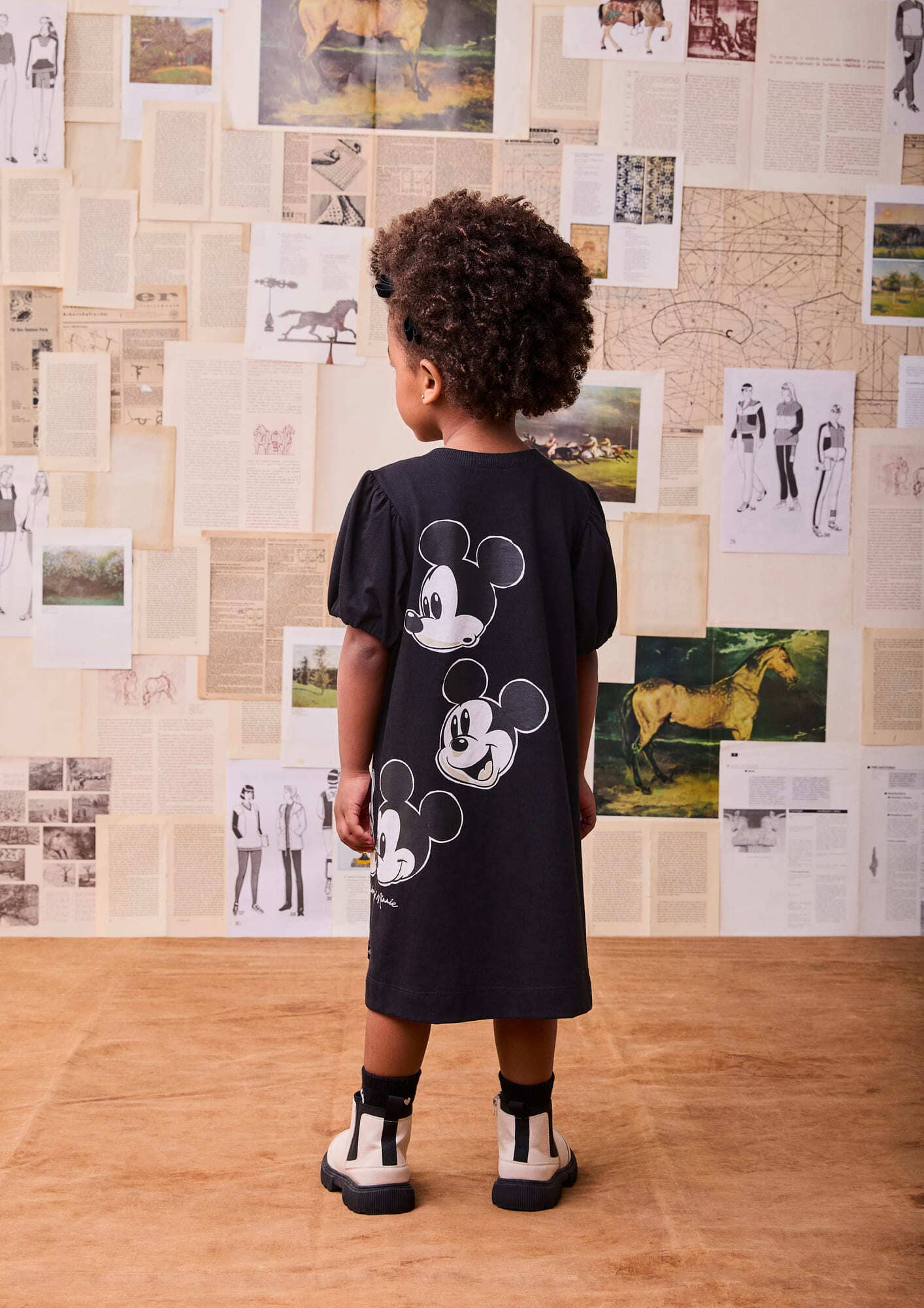Vestido Infantil Animê Inverno Manga Curta Preto Minnie e Mickey Disney