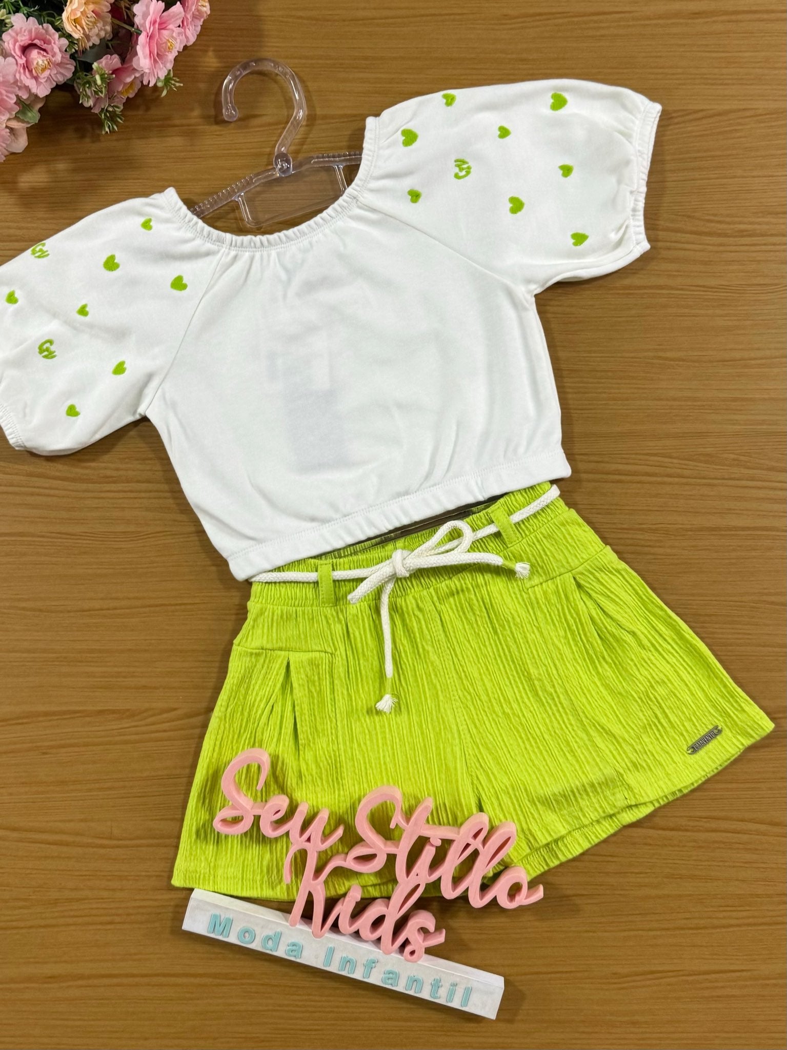 Conjunto Infantil Catavento Verão Shorts Verde e Blusa Coração