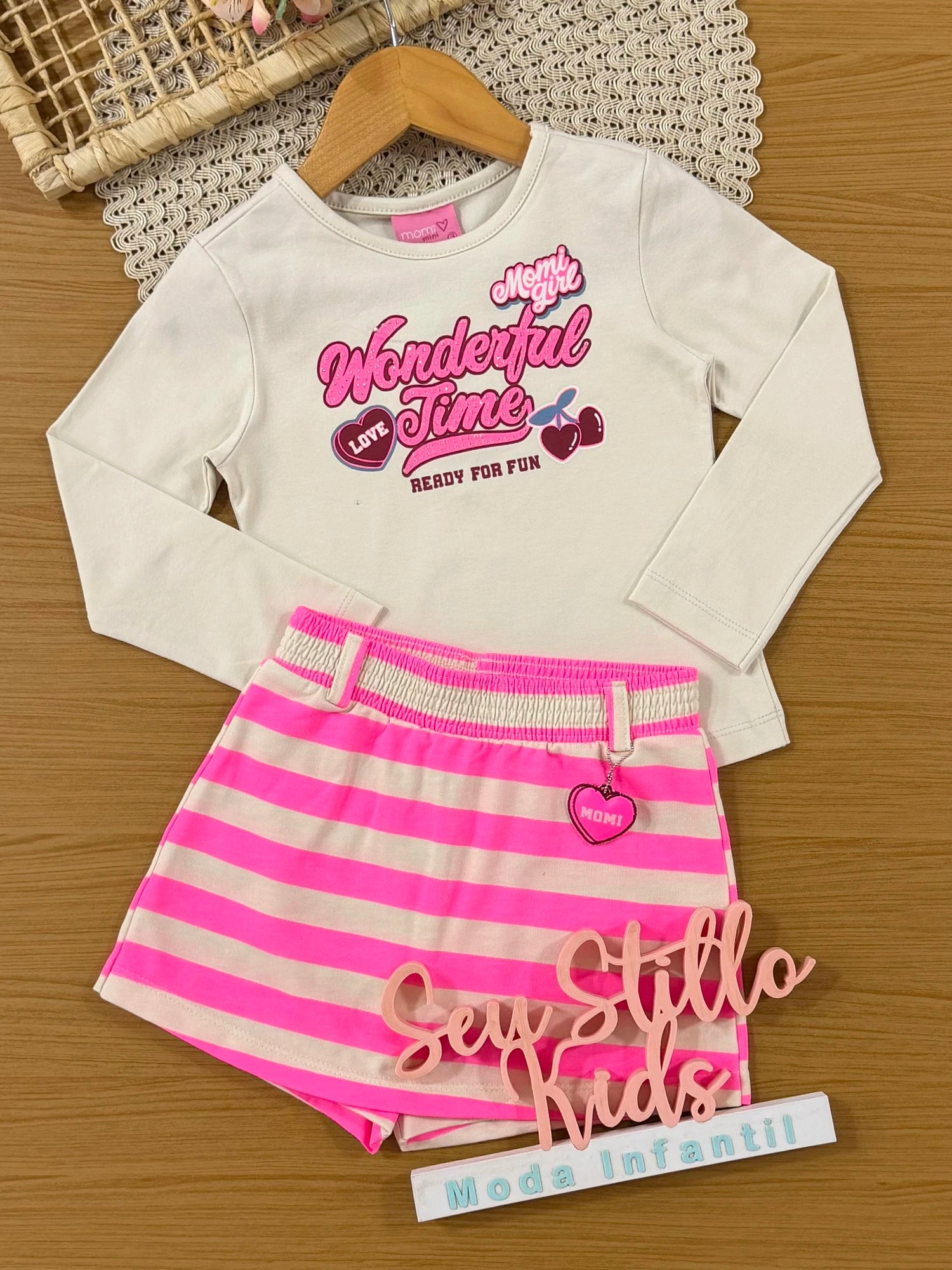 Conjunto Infantil Momi Inverno com Shorts Saia Listrado e Blusa Manga Longa Cerejinha Love