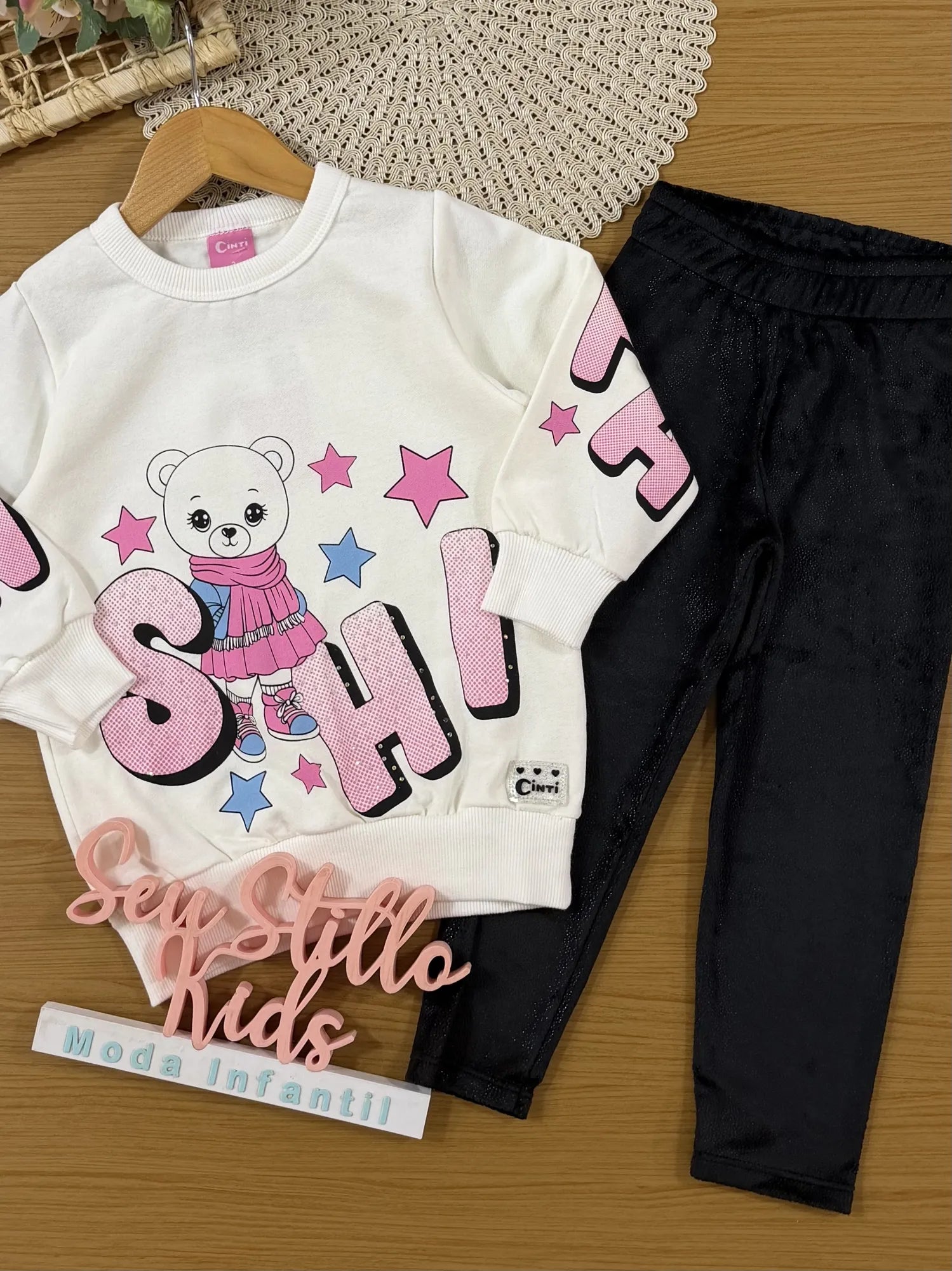 Conjunto Infantil Cinti Inverno Com Calça Preta e Moletom Flanelado Ursinha