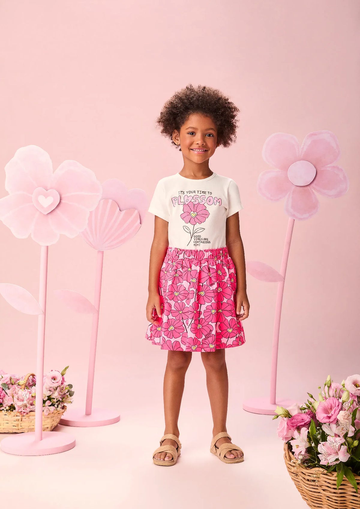 Conjunto Infantil Menina Momi com Saia Rosa e Blusa Branca Florzinha Strass