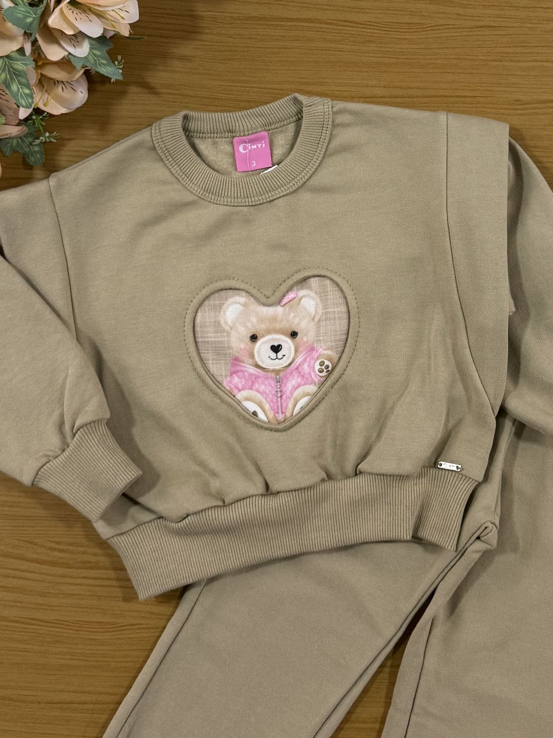 Conjunto Infantil Cinti Inverno Calça e Moletom Flanelado Bege Ursinho Coração