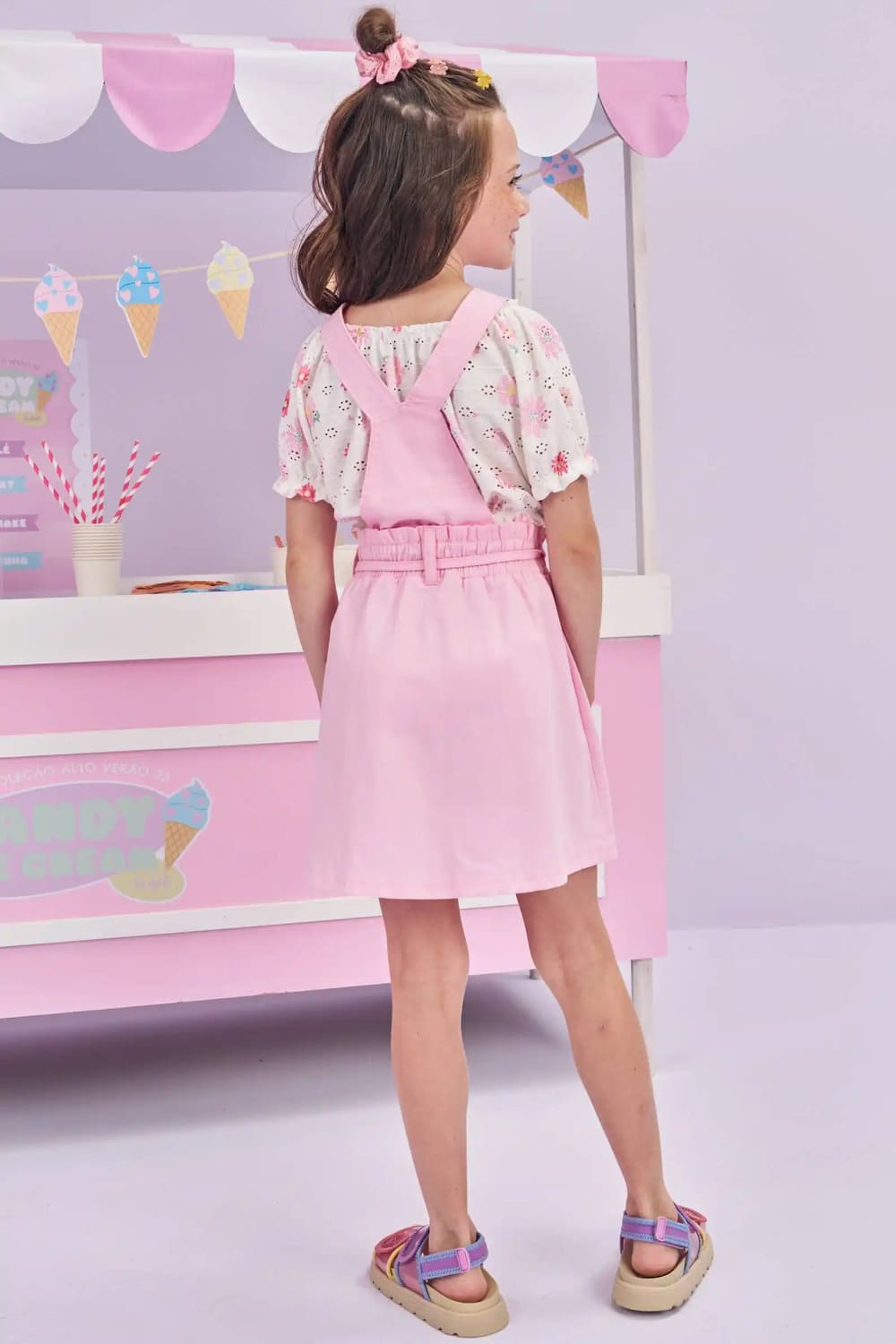 Salopete Infantil Kukie Verão Rosa com Blusa Branca Floral