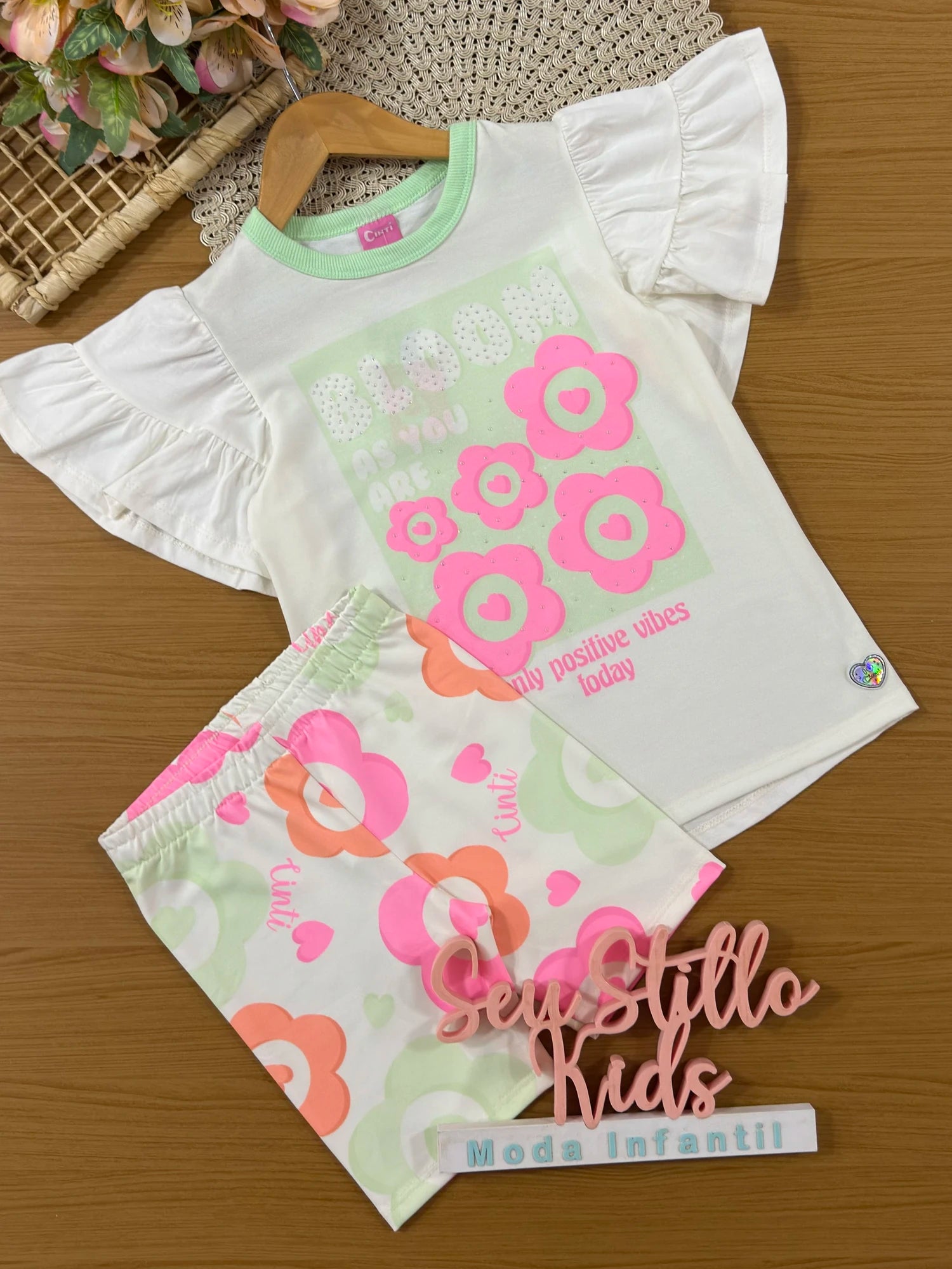Conjunto Infantil Cinti Inverno  com Shorts e Blusa Manga Curta Verde Bloom