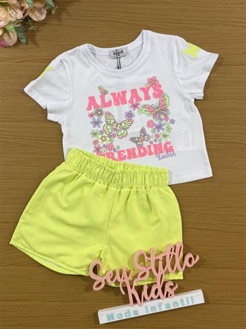 Conjunto Infantil Kukiê com Shorts Verde Neon e Blusa Manga Curta Borboletas