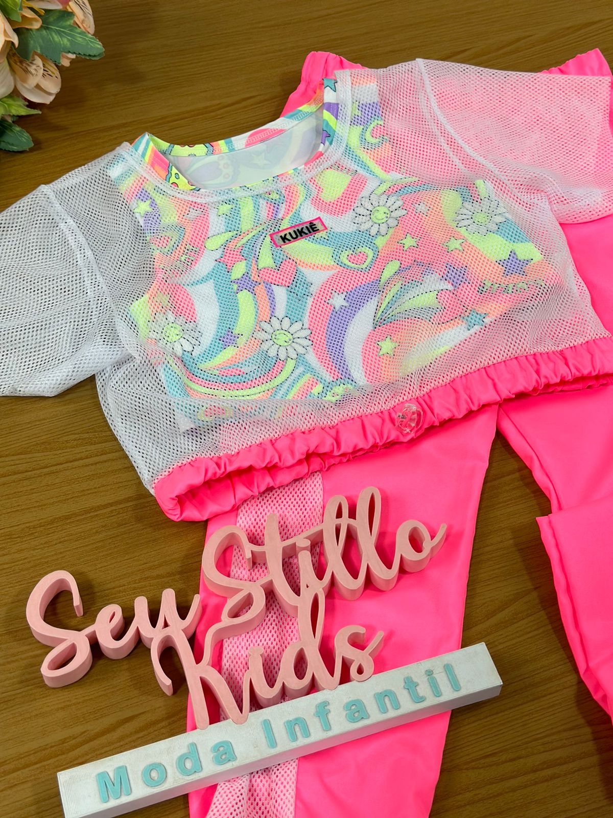 Conjunto Infantil Kukie Verão Com Sobreposição em Tela Top e Calça Neon
