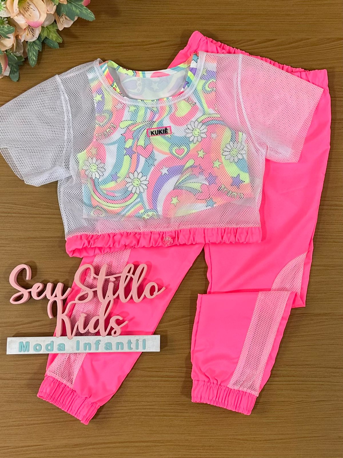 Conjunto Infantil Kukie Verão Com Sobreposição em Tela Top e Calça Neon