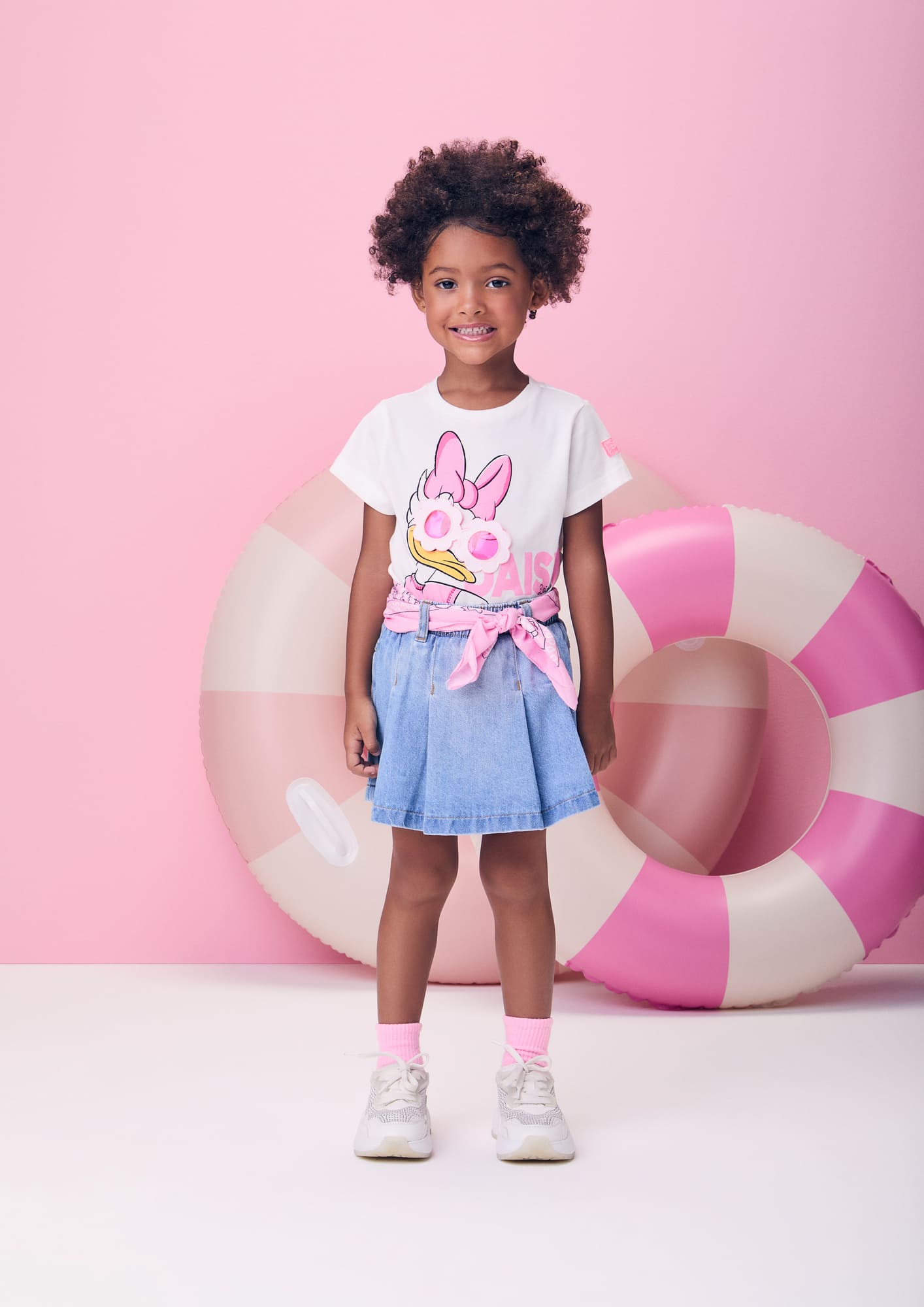 Blusa Infantil Momi Verão Branca Daisy com Óculos 3D Disney