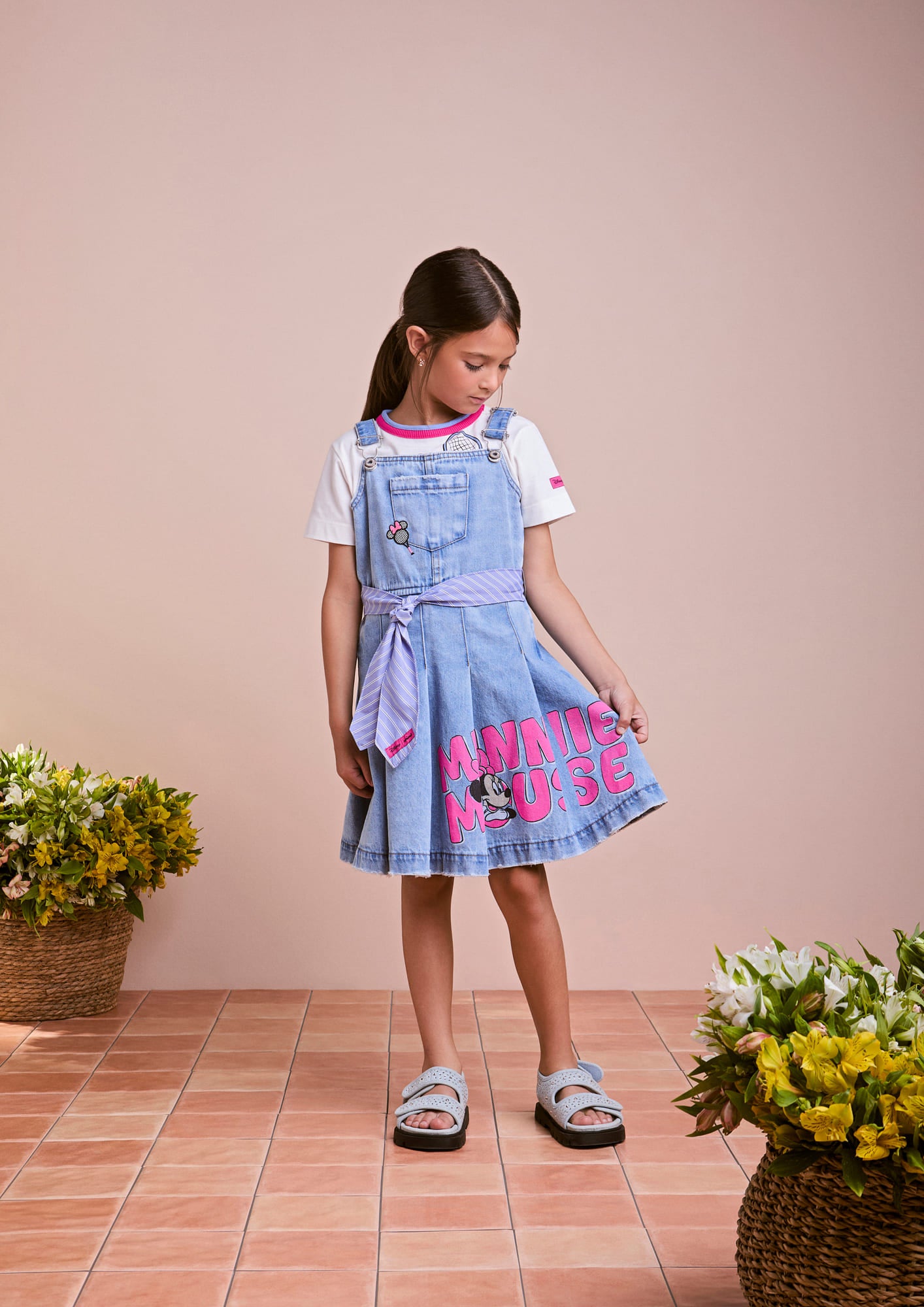 Salopete Infantil Animê Verão Jeans com Laço Minnie Disney